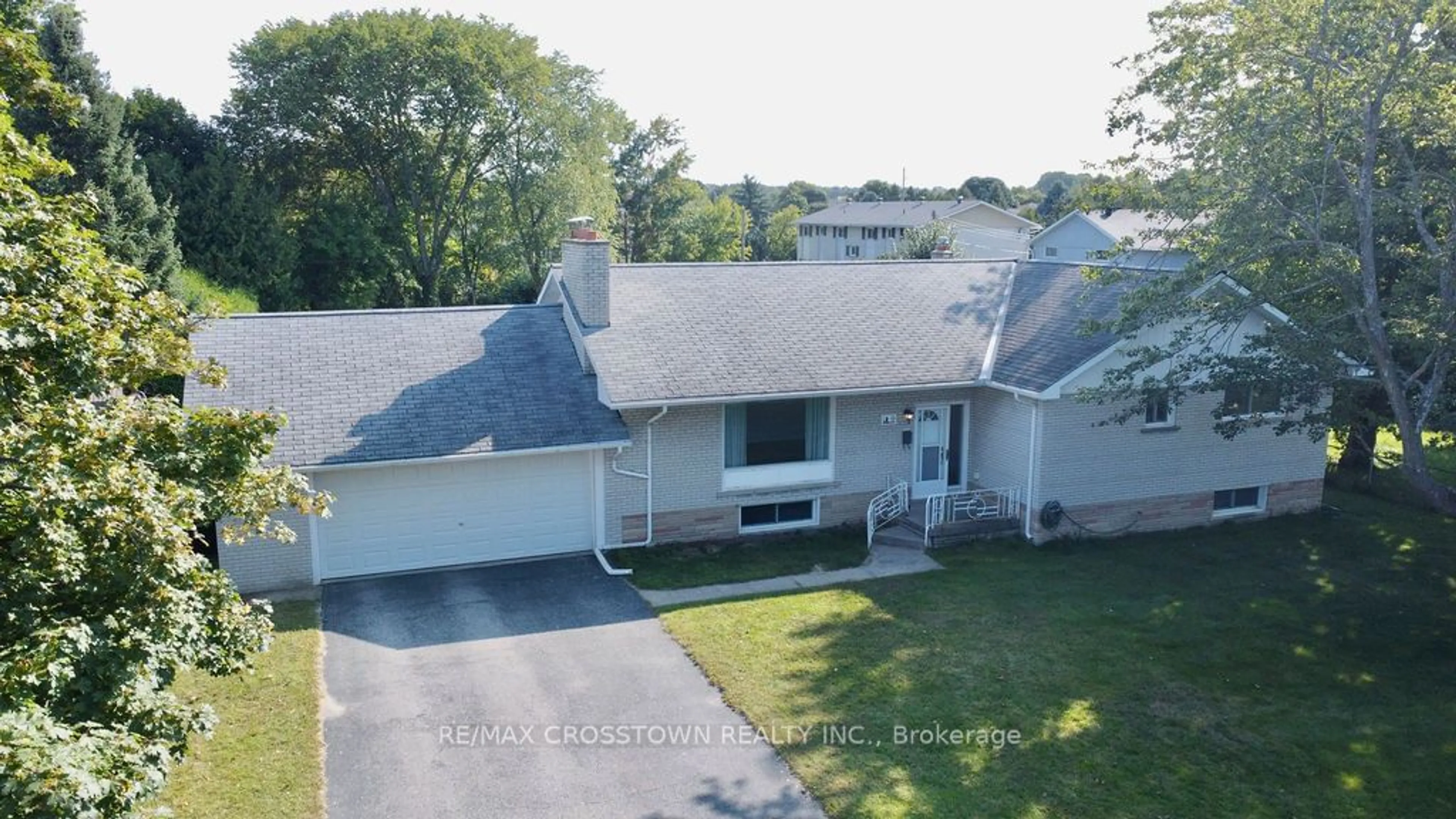 Frontside or backside of a home, the street view for 9 Anne St, Penetanguishene Ontario L9M 1K5