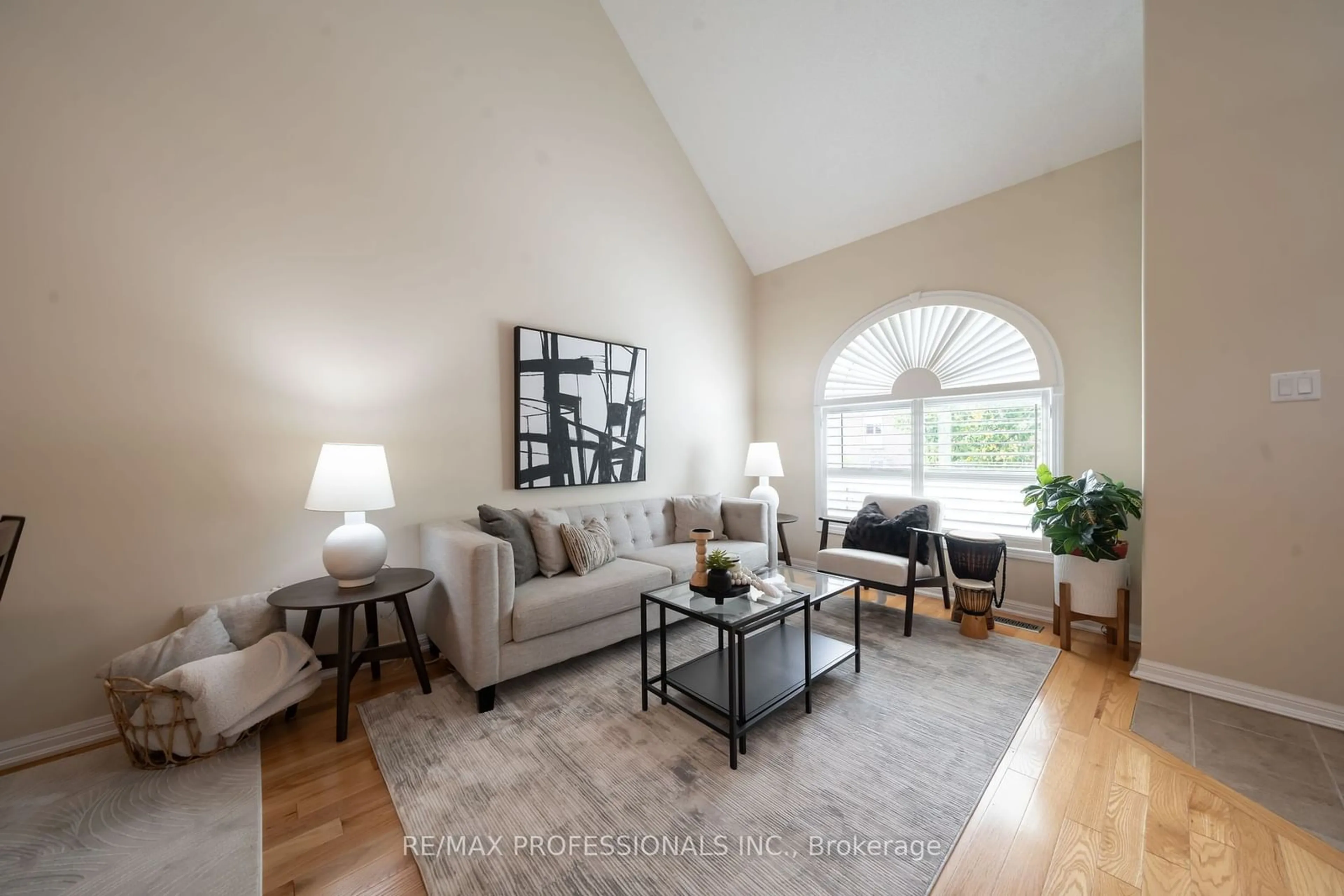 Living room, wood floors for 318 Little Ave #24, Barrie Ontario L4N 2Z6