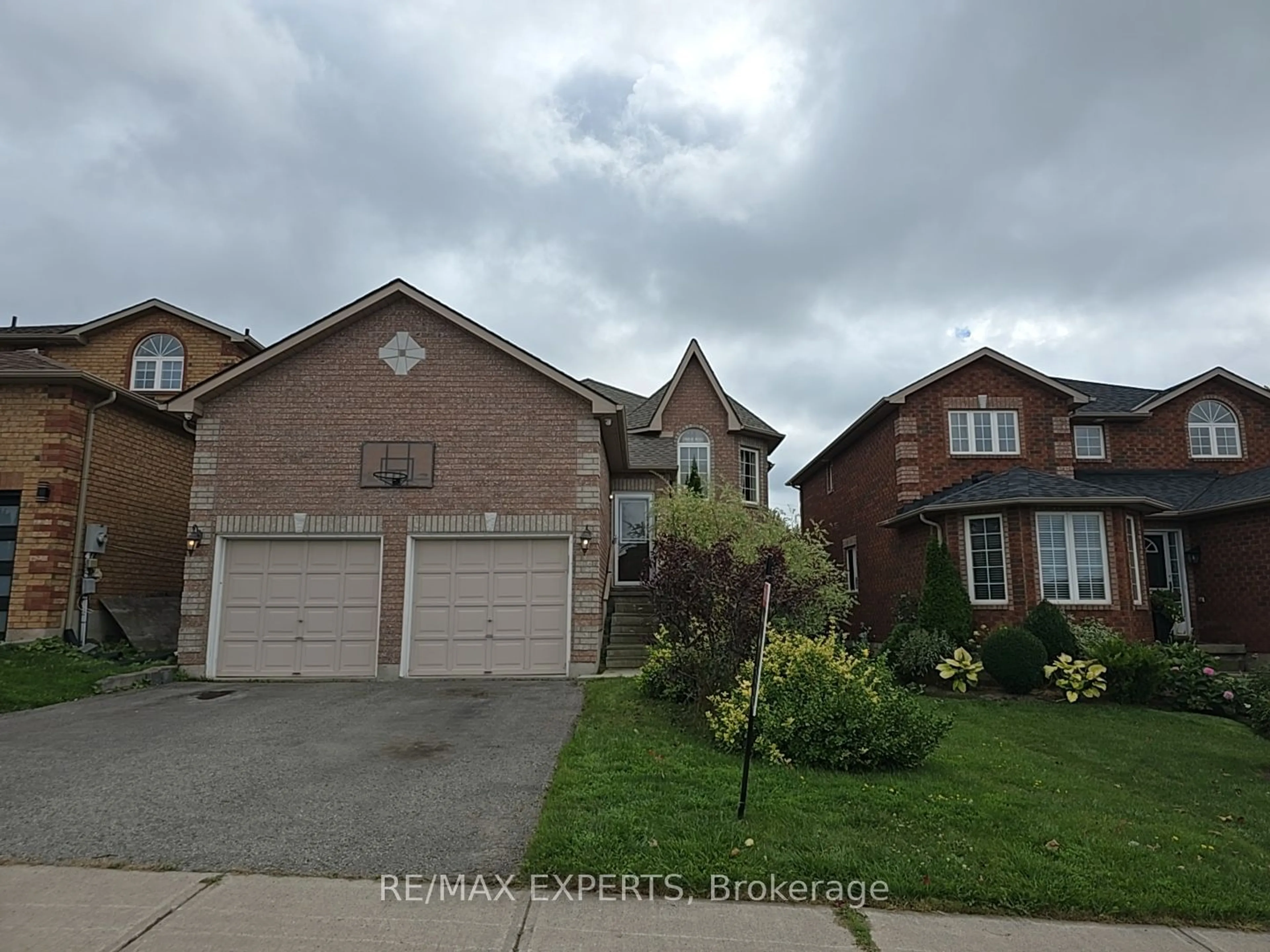 Frontside or backside of a home for 29 Glenhill Dr, Barrie Ontario L4N 5X6