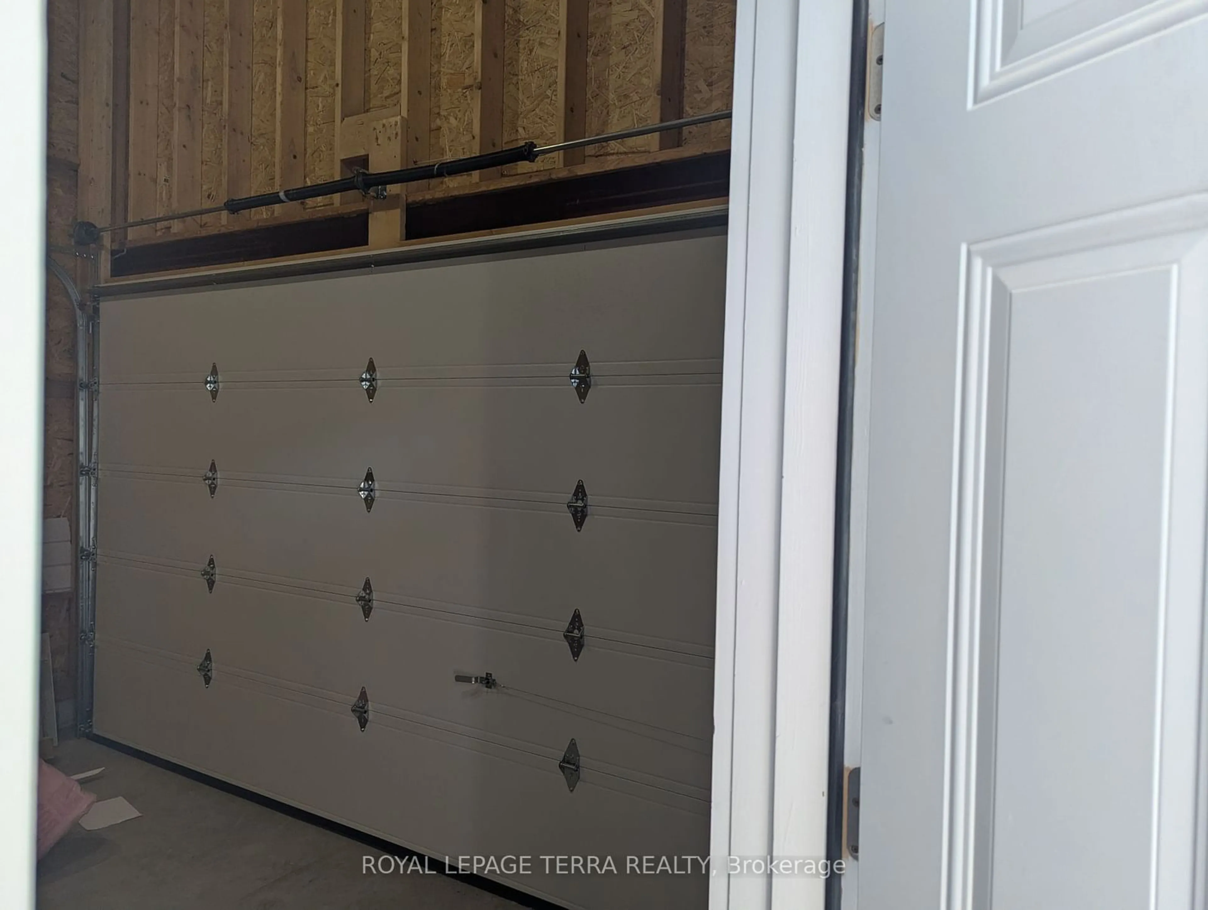 Storage room or clothes room or walk-in closet for 2 Joanne Cres, Wasaga Beach Ontario L9Z 1R4