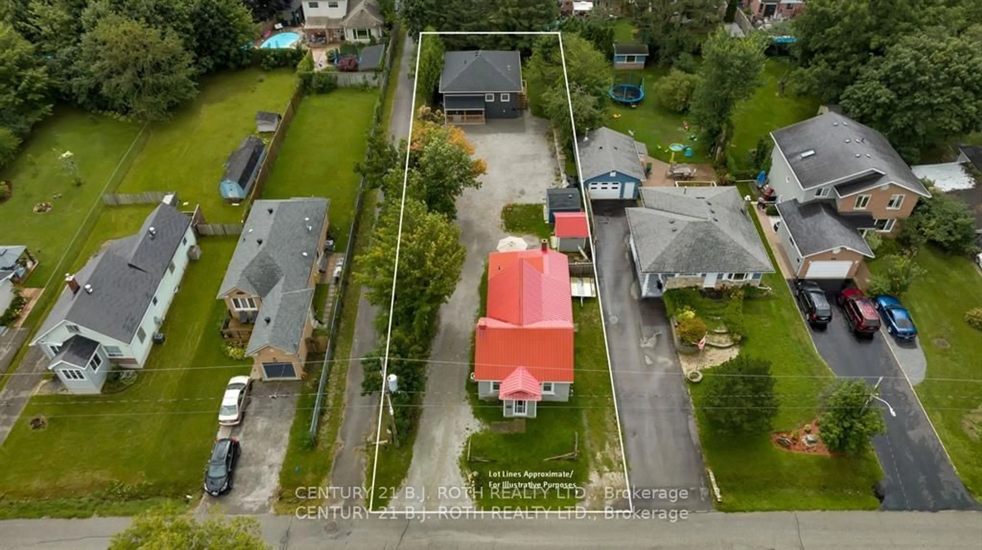 A pic from outside/outdoor area/front of a property/back of a property/a pic from drone, street for 369 Mississaga St, Orillia Ontario L3V 3C4