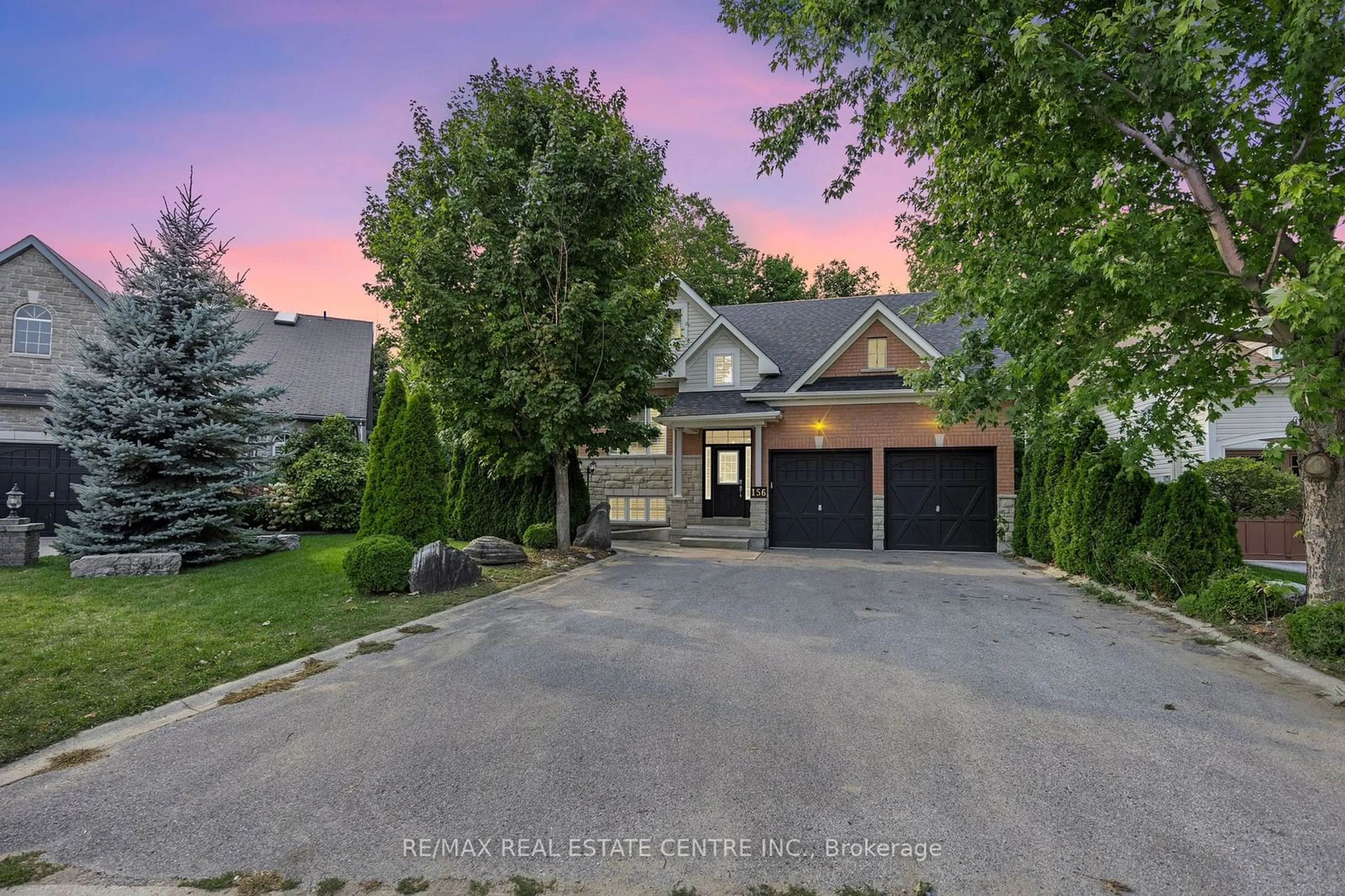 Frontside or backside of a home, the street view for 156 41st St, Wasaga Beach Ontario L9Z 0B3