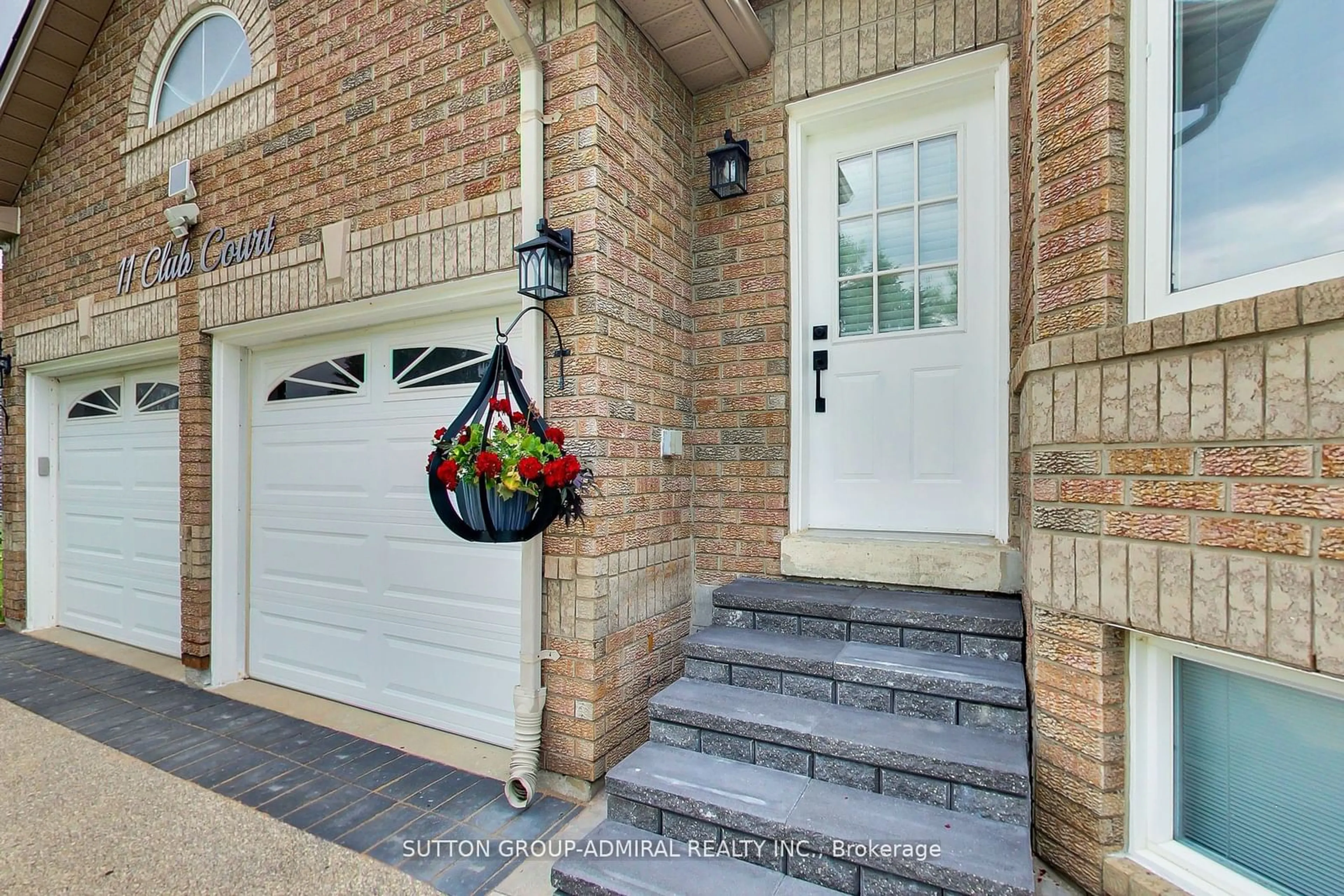 Indoor entryway, ceramic floors for 11 Club Crt, Wasaga Beach Ontario L9Z 1J8