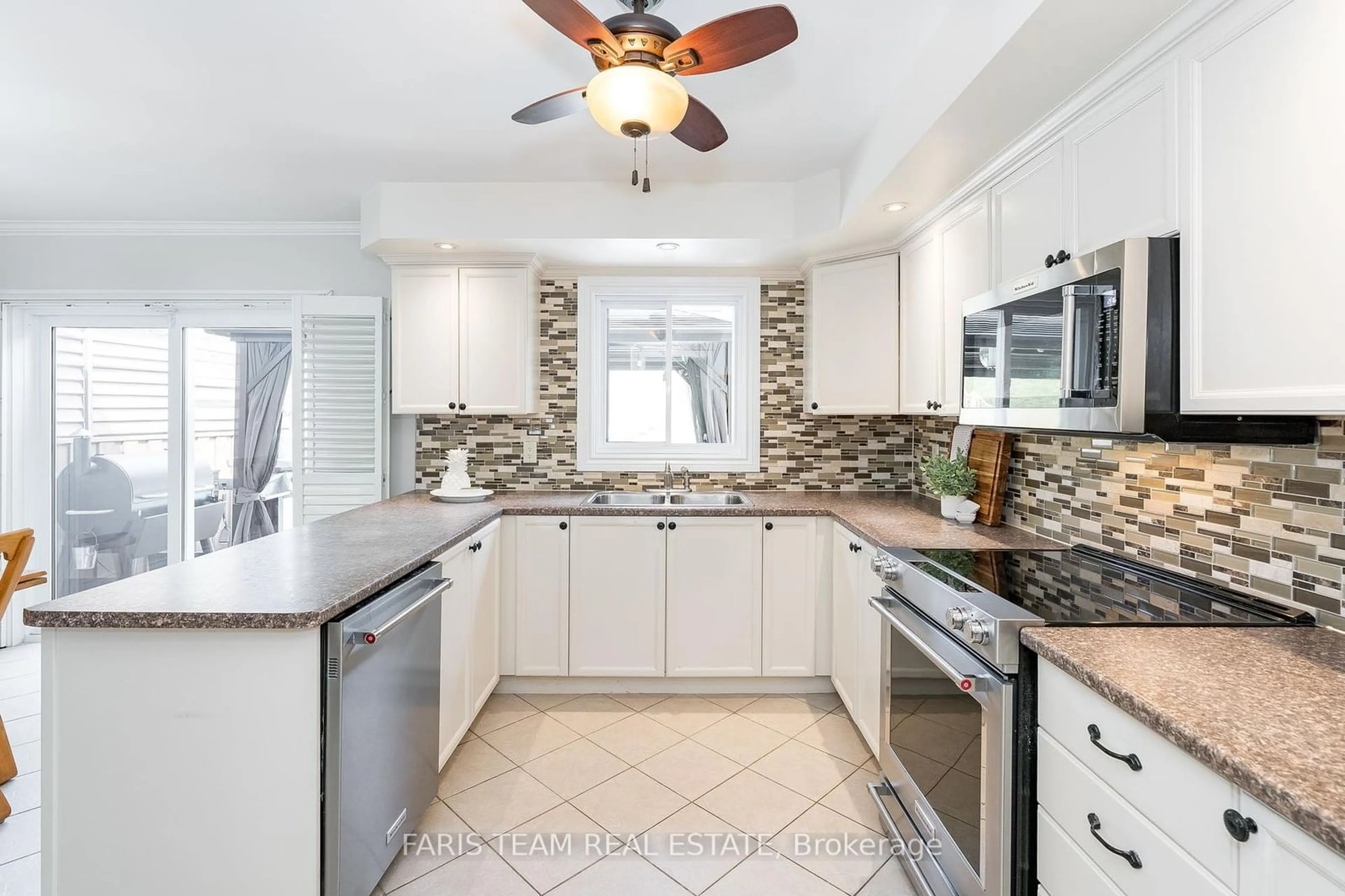 Kitchen for 110 Chieftain Cres, Barrie Ontario L4N 6J3