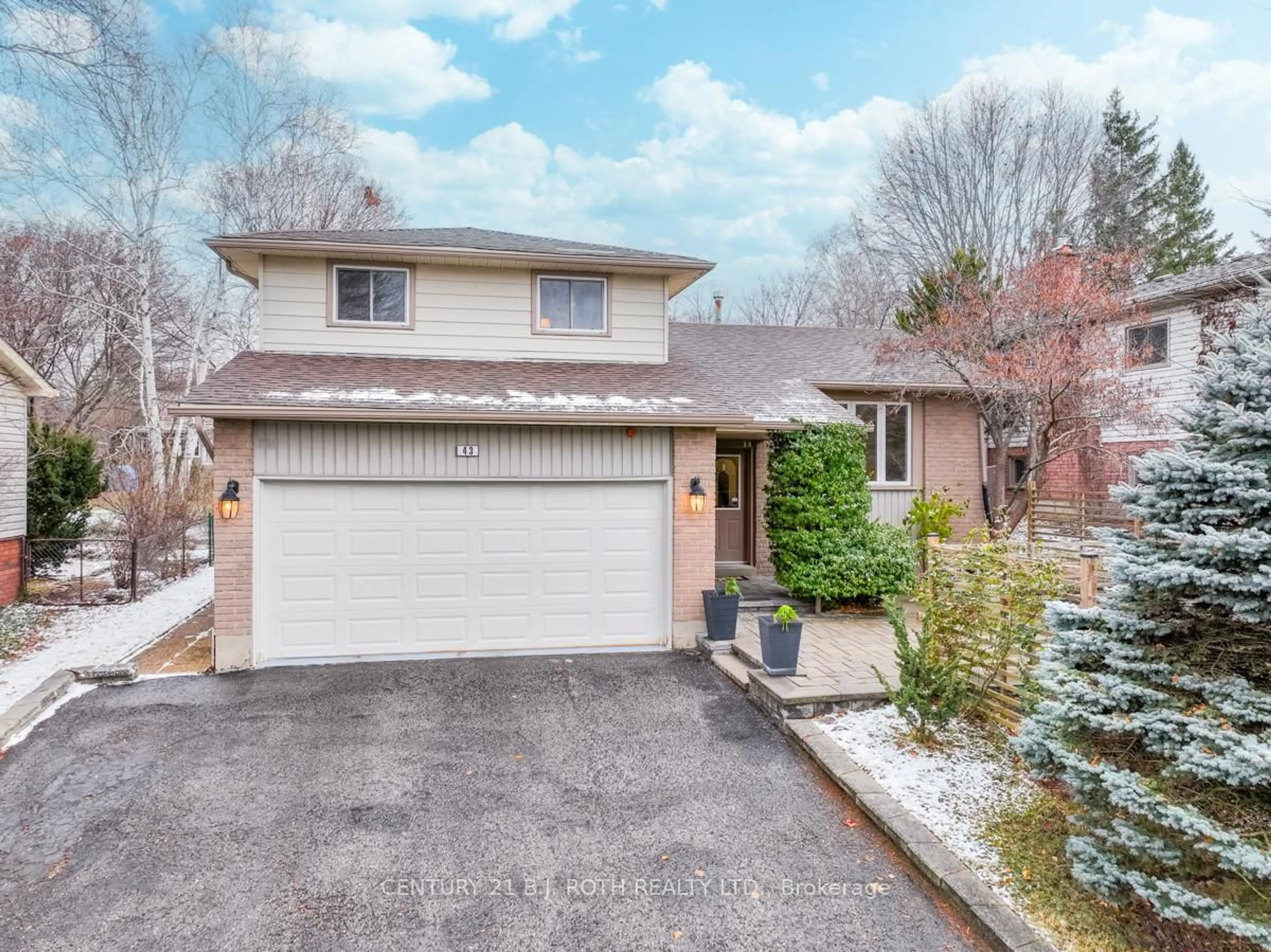 Frontside or backside of a home, cottage for 43 Shoreview Dr, Barrie Ontario L4M 1G2