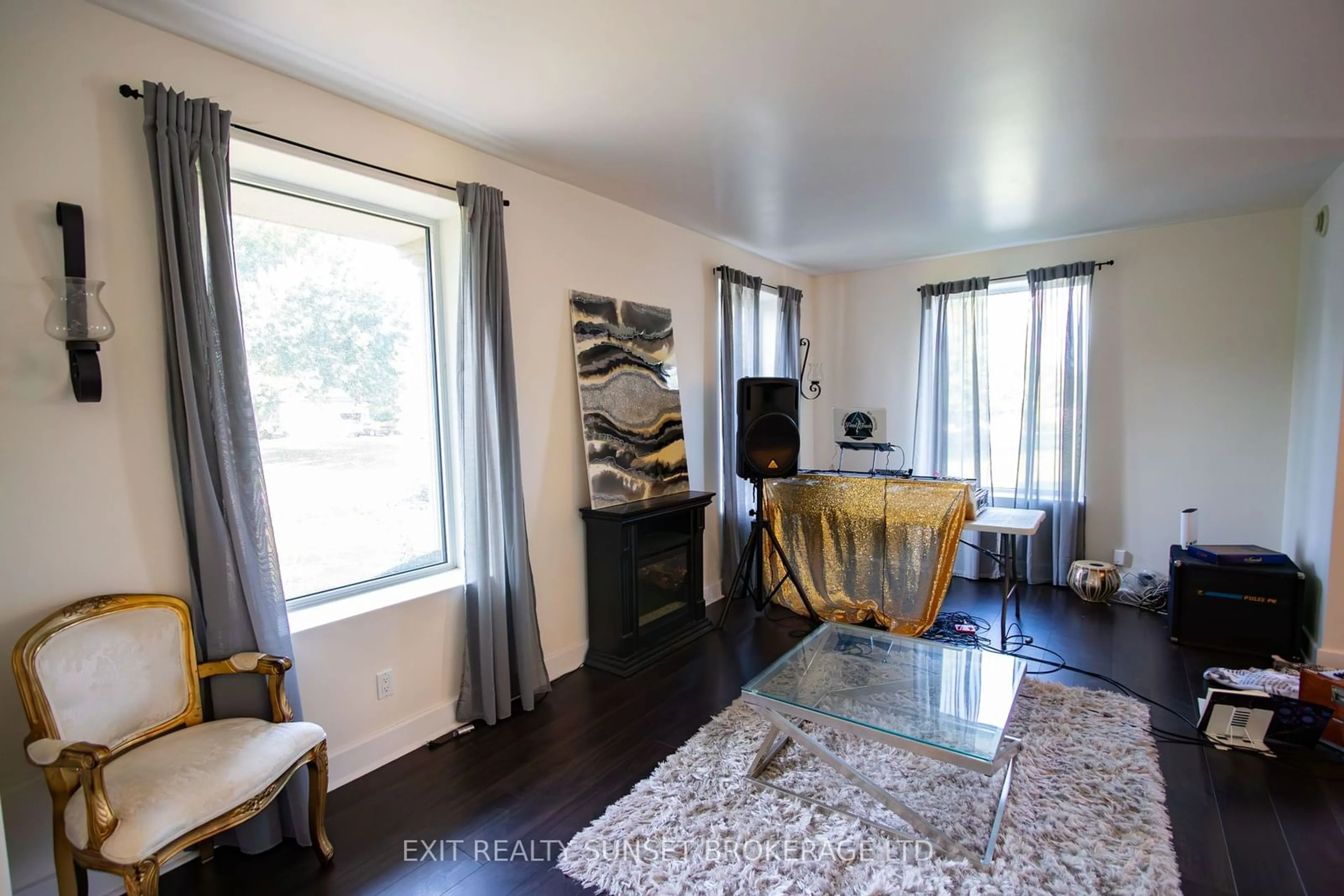 Living room, wood floors for 165 Bayshore Dr, Ramara Ontario L0K 1B0