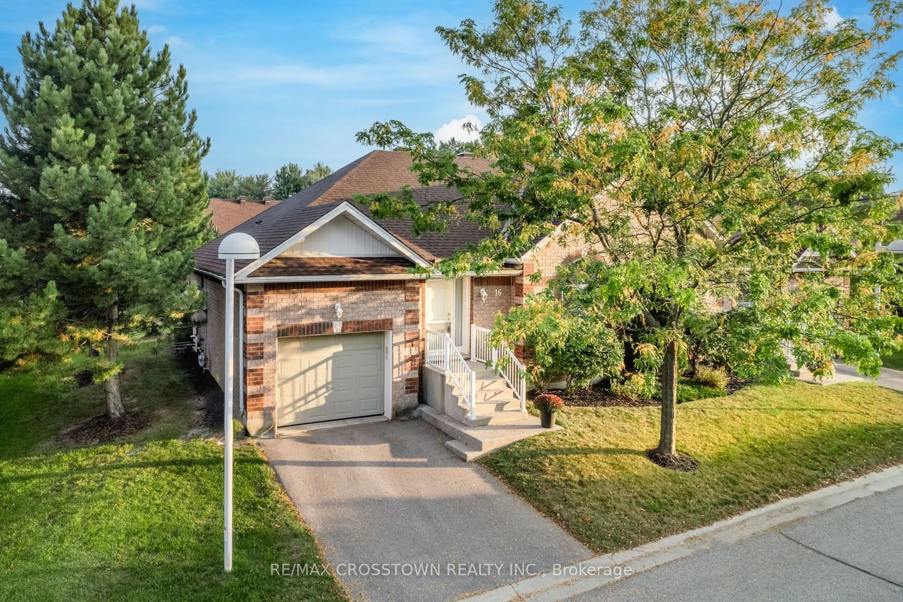 Frontside or backside of a home, the street view for 358 Little Ave #16, Barrie Ontario L4N 2Z6