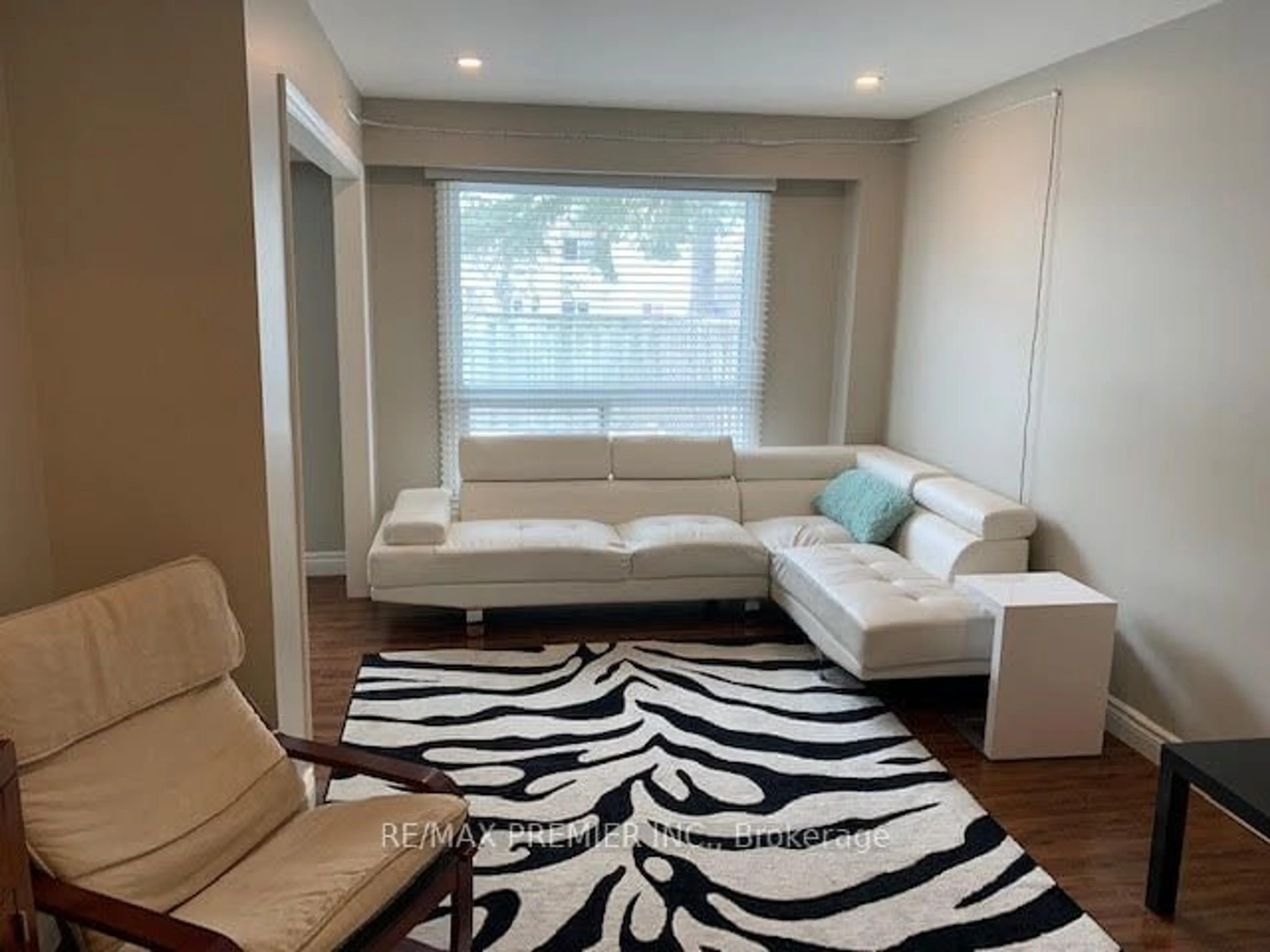 Living room, wood floors for 2 Bernick Dr #23, Barrie Ontario L4M 5K4