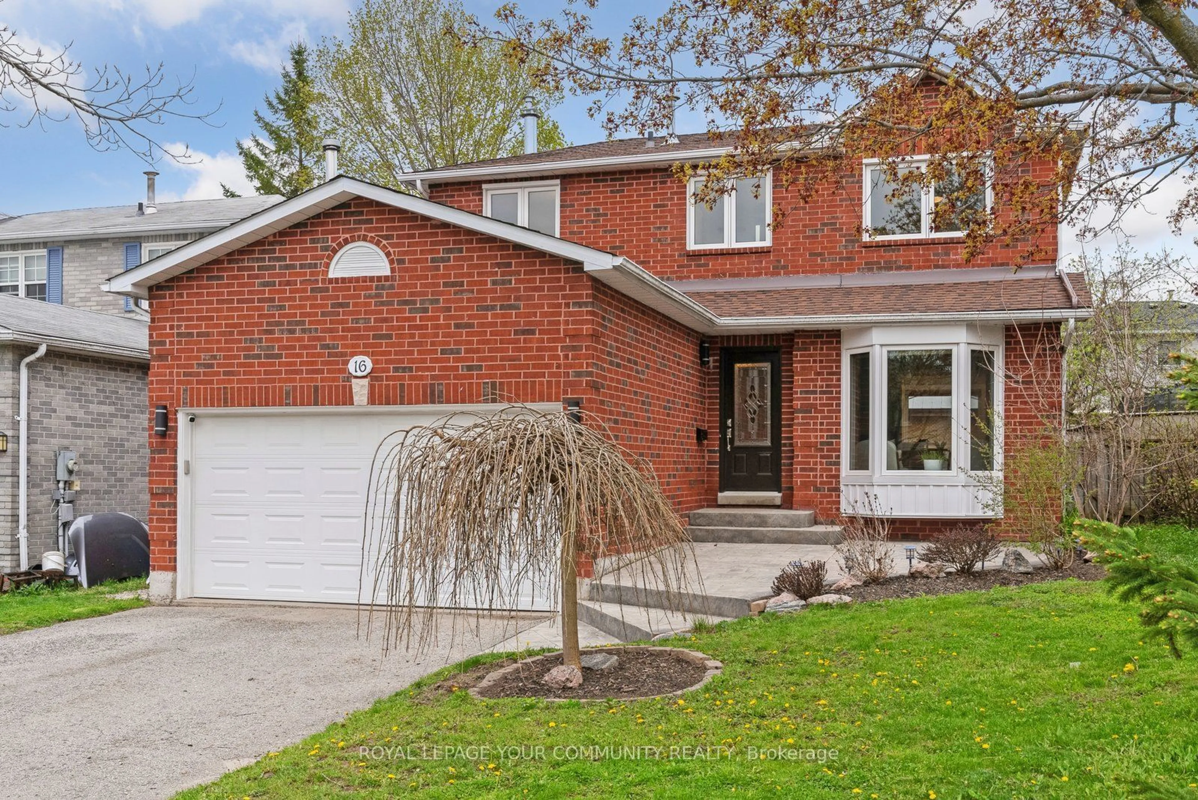 Home with brick exterior material for 16 Grasett Cres, Barrie Ontario L4N 6Z8