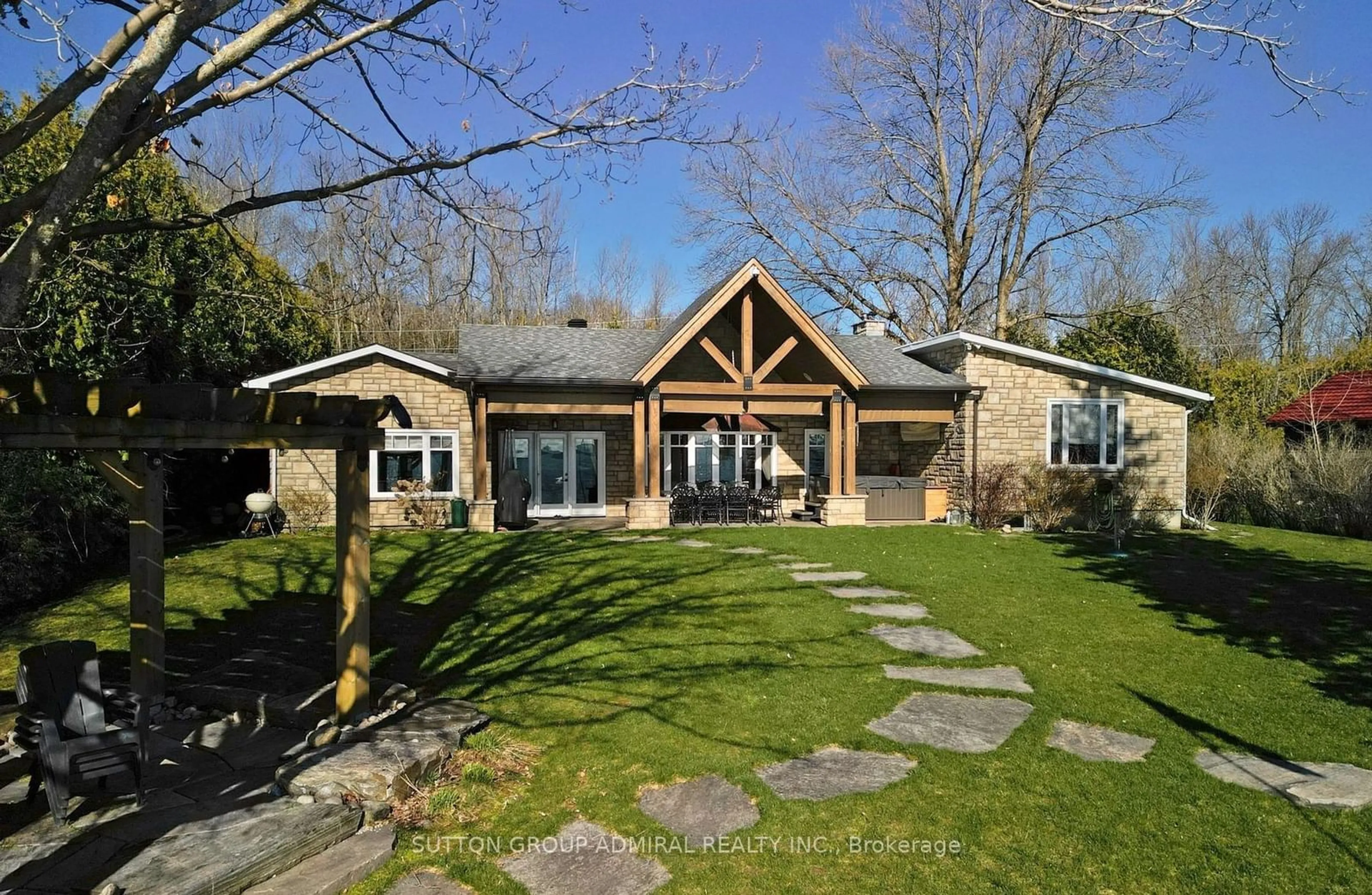 Frontside or backside of a home, cottage for 259 Moon Point Dr, Oro-Medonte Ontario L3V 6H1