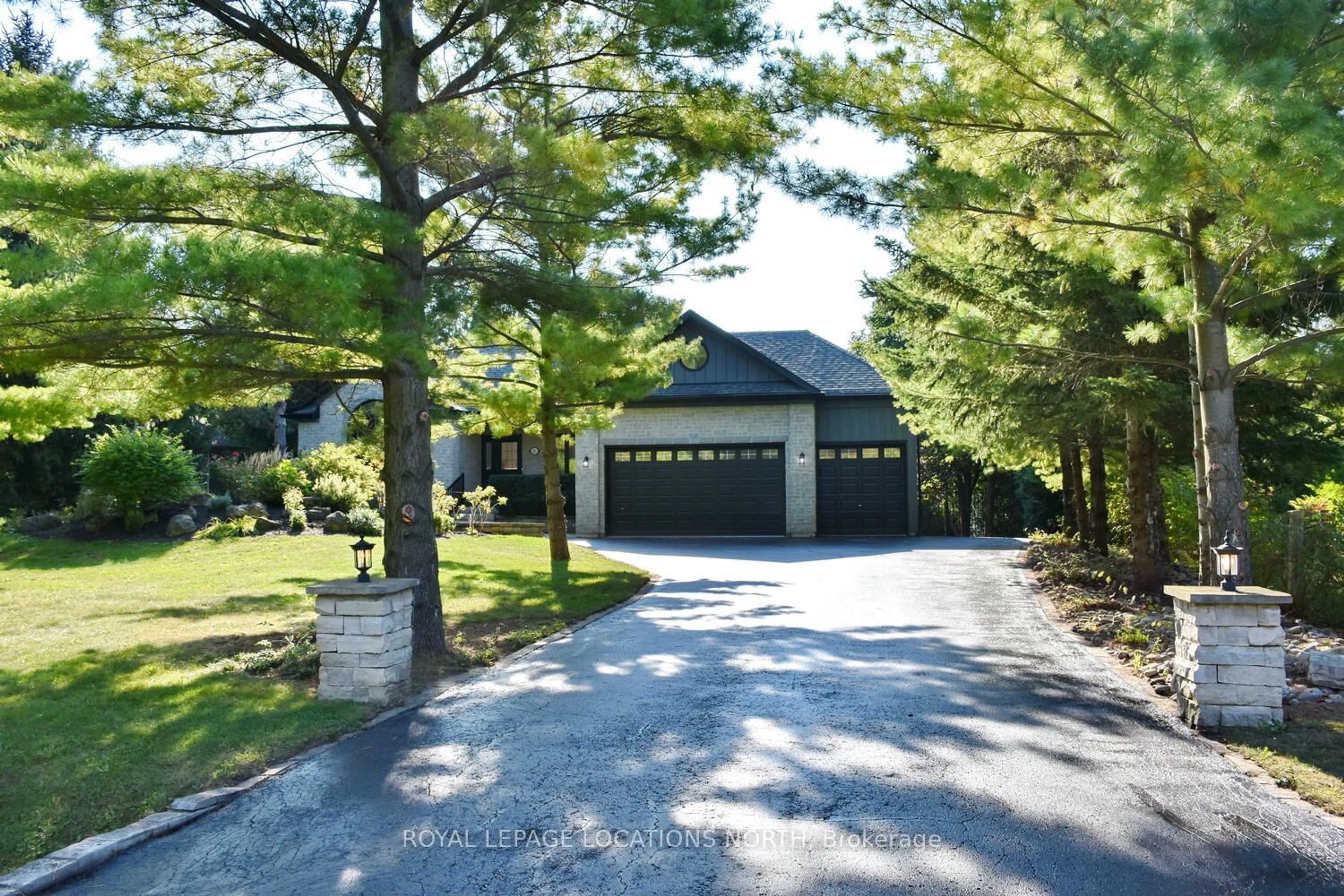 A pic from exterior of the house or condo, cottage for 26 Trails End, Collingwood Ontario L9Y 5B1