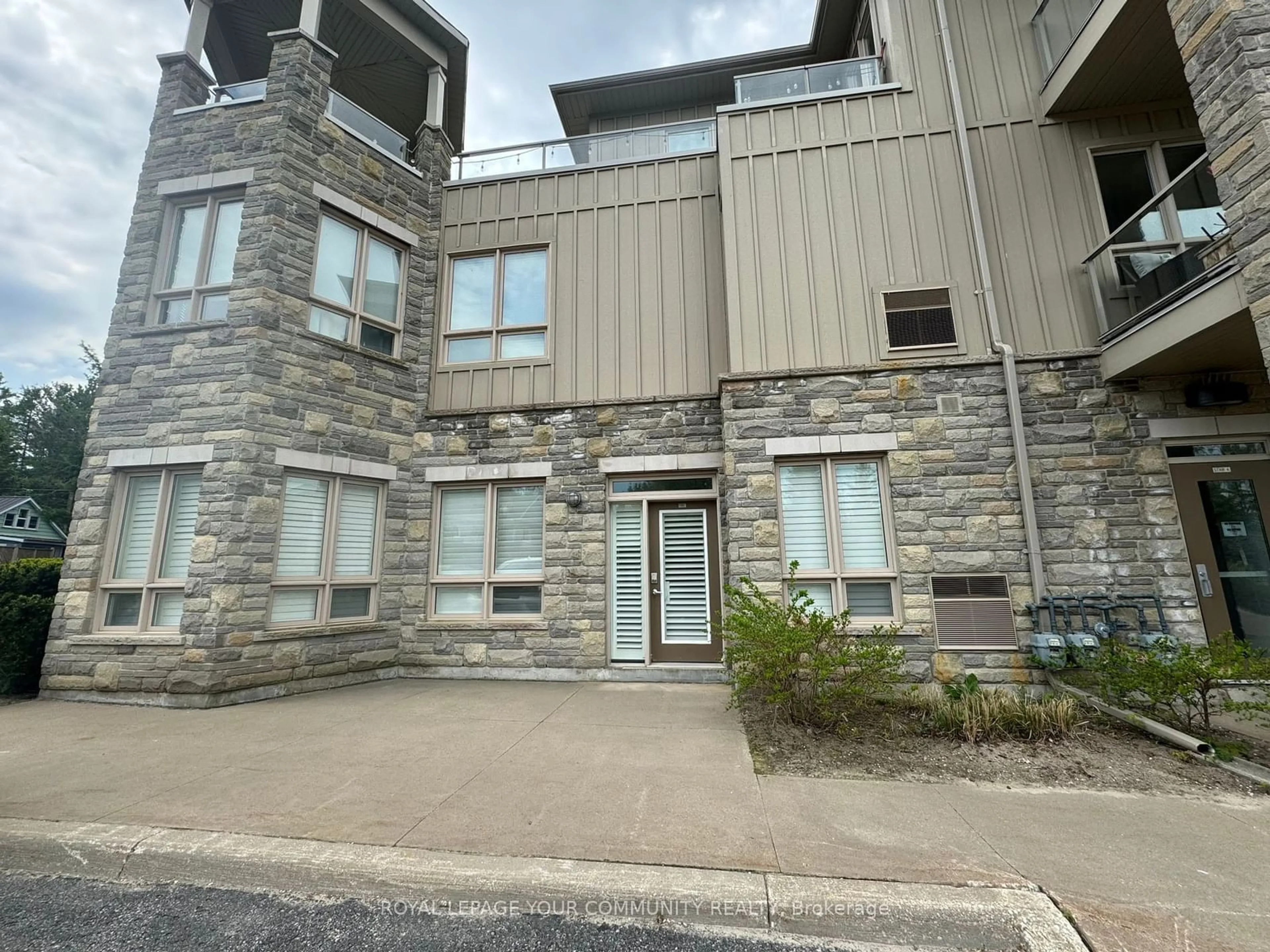 A pic from exterior of the house or condo, the front or back of building for 764 River Rd #101, Wasaga Beach Ontario L9Z 2M7