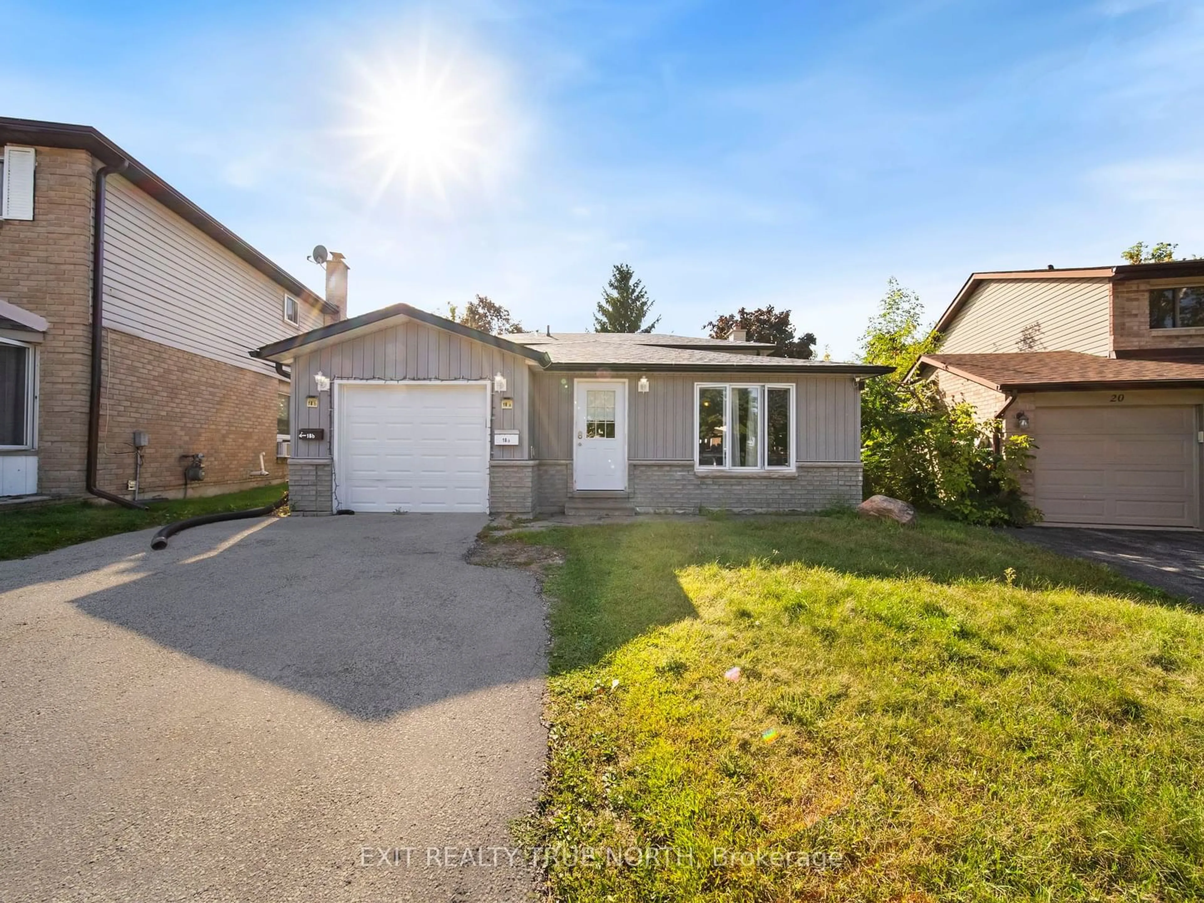 Frontside or backside of a home for 18 Ridgeway Ave, Barrie Ontario L4N 5L2