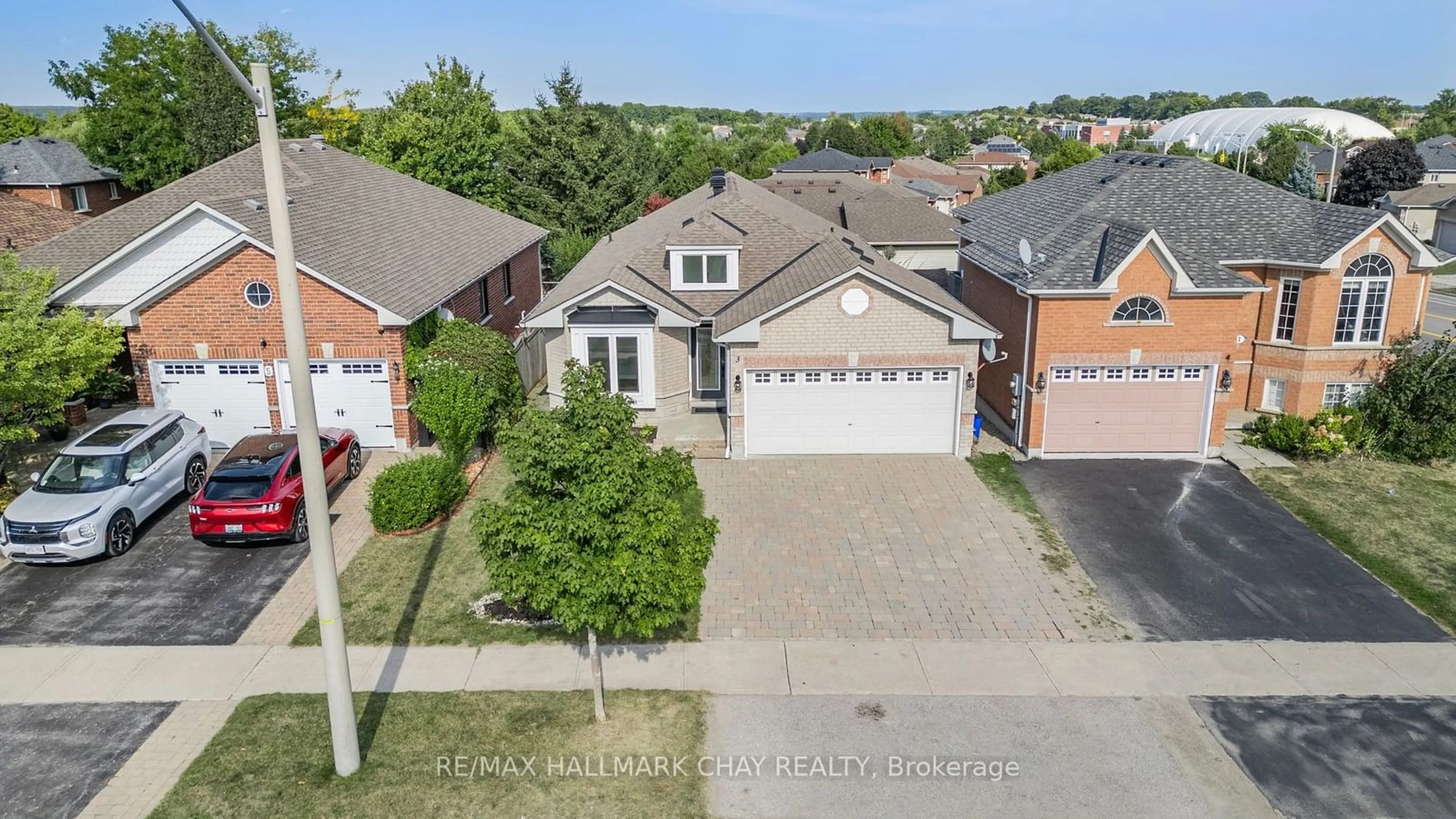 Frontside or backside of a home for 3 Duval Dr, Barrie Ontario L4M 6V2