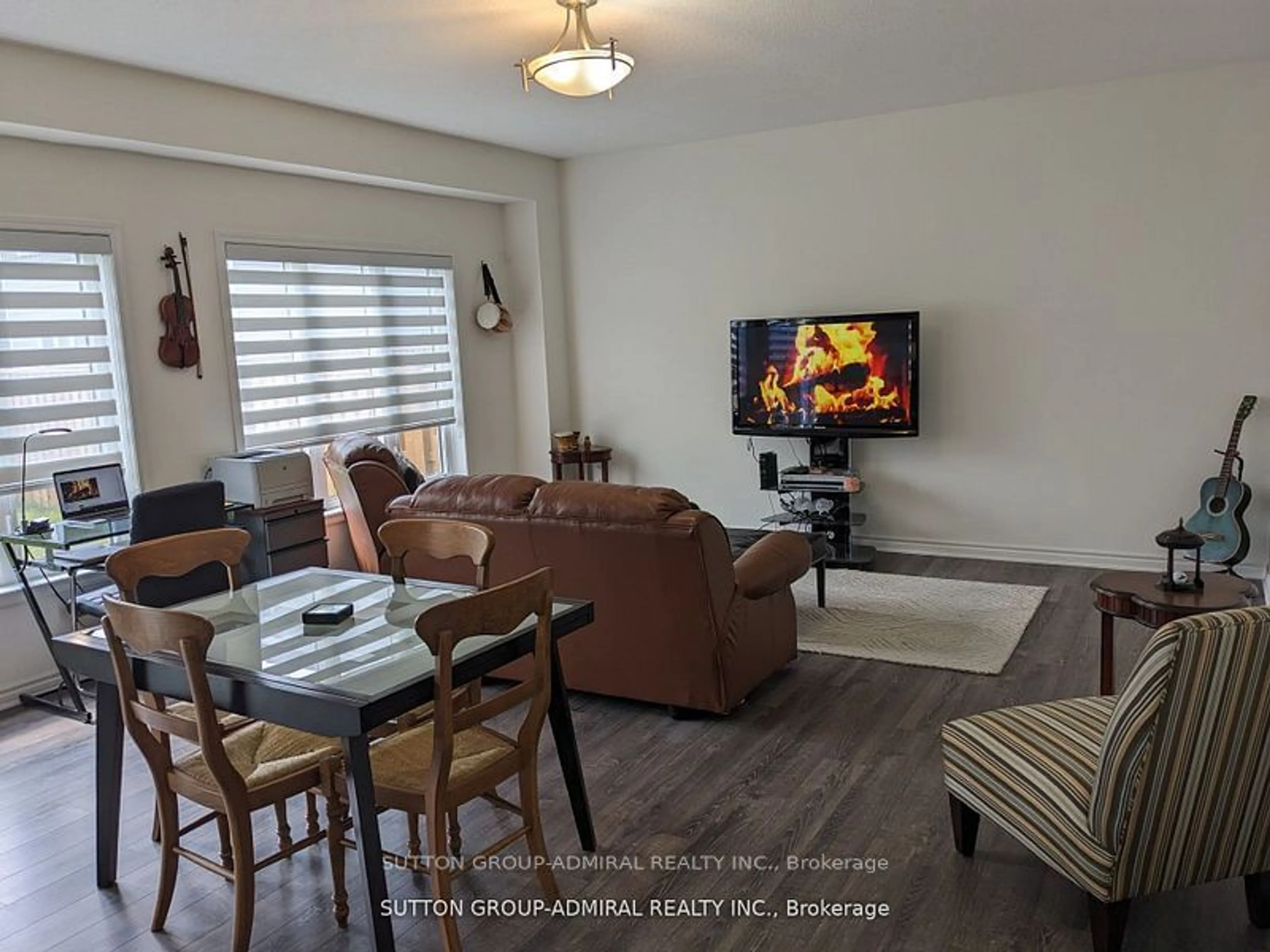 Living room with furniture, wood/laminate floor for 31 Sandhill Crane Dr, Wasaga Beach Ontario L9Z 0J2