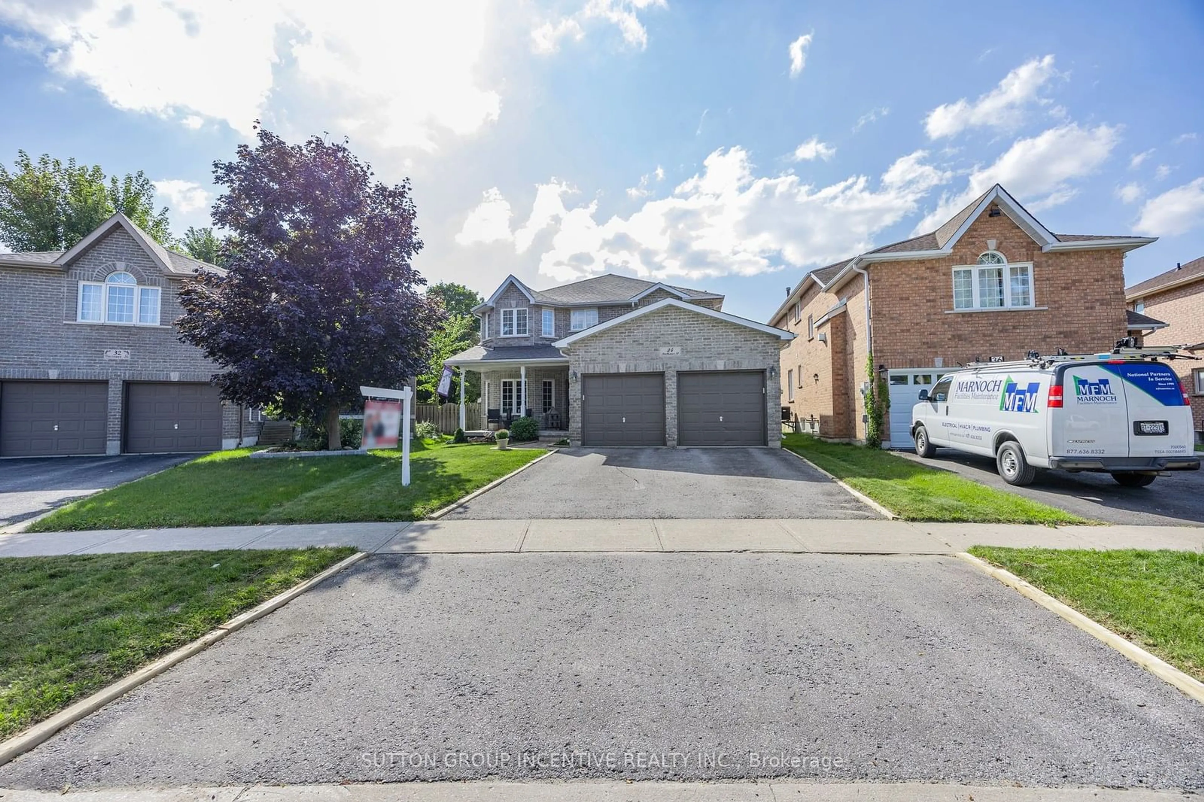 Frontside or backside of a home for 34 Batteaux St, Barrie Ontario L4N 2J3