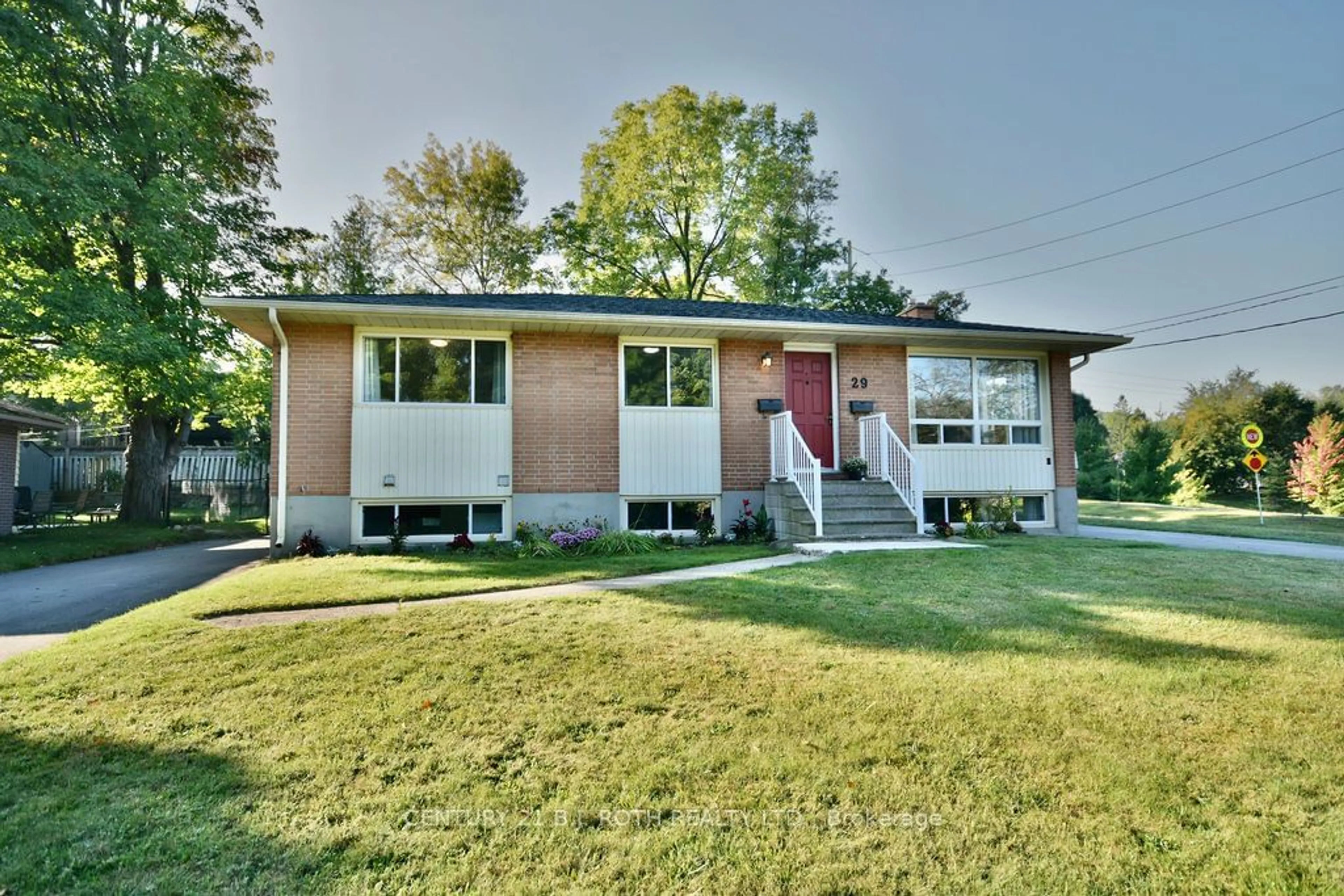 Frontside or backside of a home, cottage for 29 Baldwin Lane, Barrie Ontario L4N 2W2