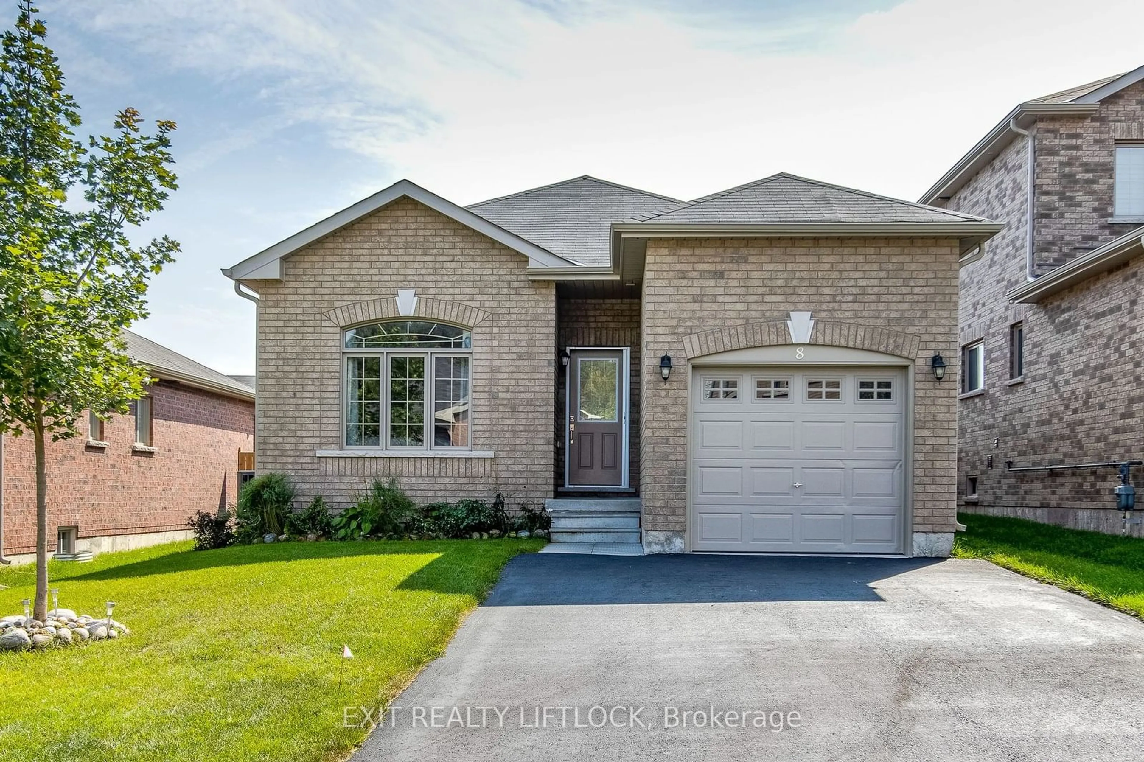 Home with brick exterior material for 8 Beausoleil Dr, Penetanguishene Ontario L9M 0V8