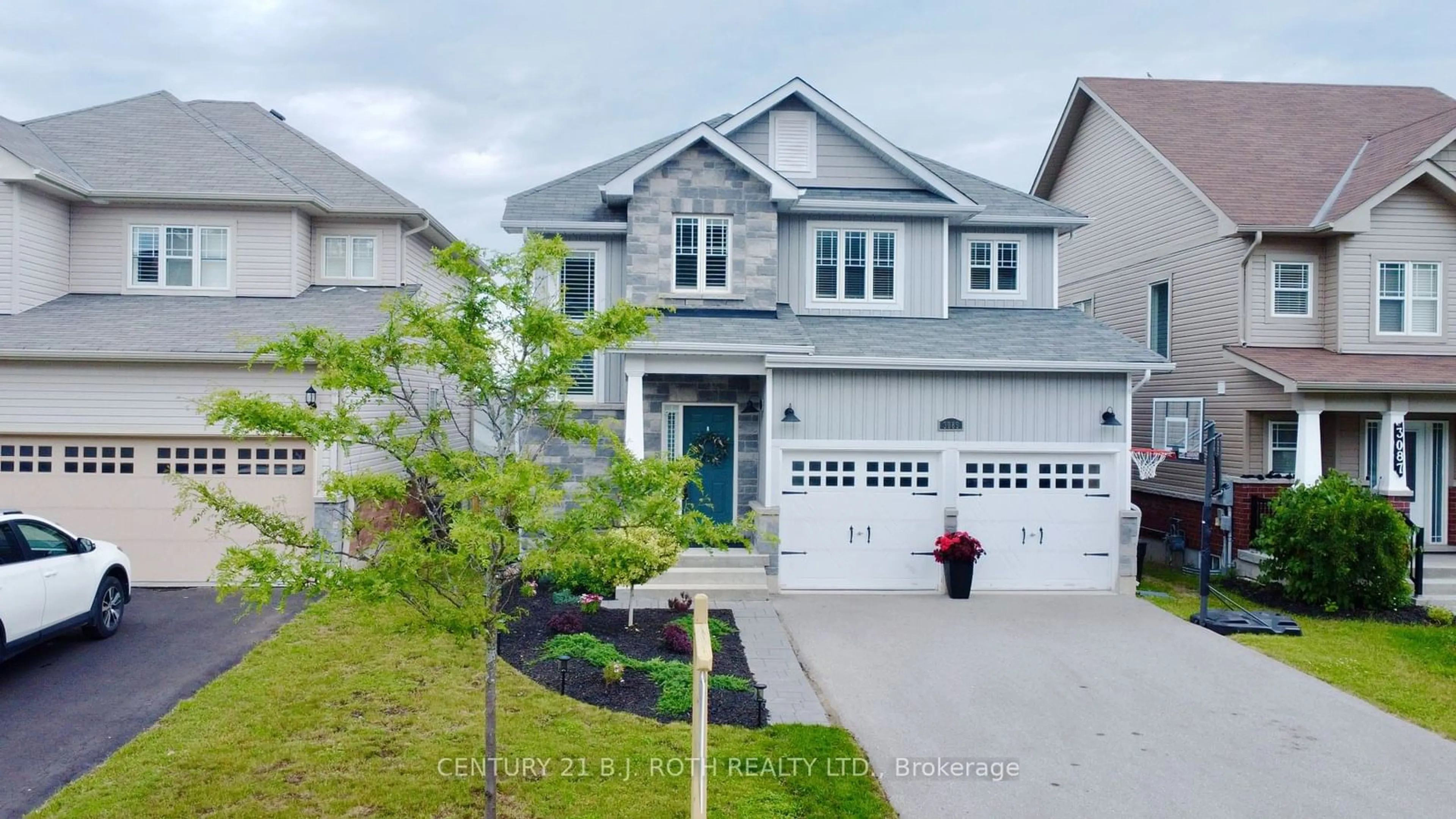 Frontside or backside of a home, the street view for 3089 Emperor Dr, Orillia Ontario L3V 6H2