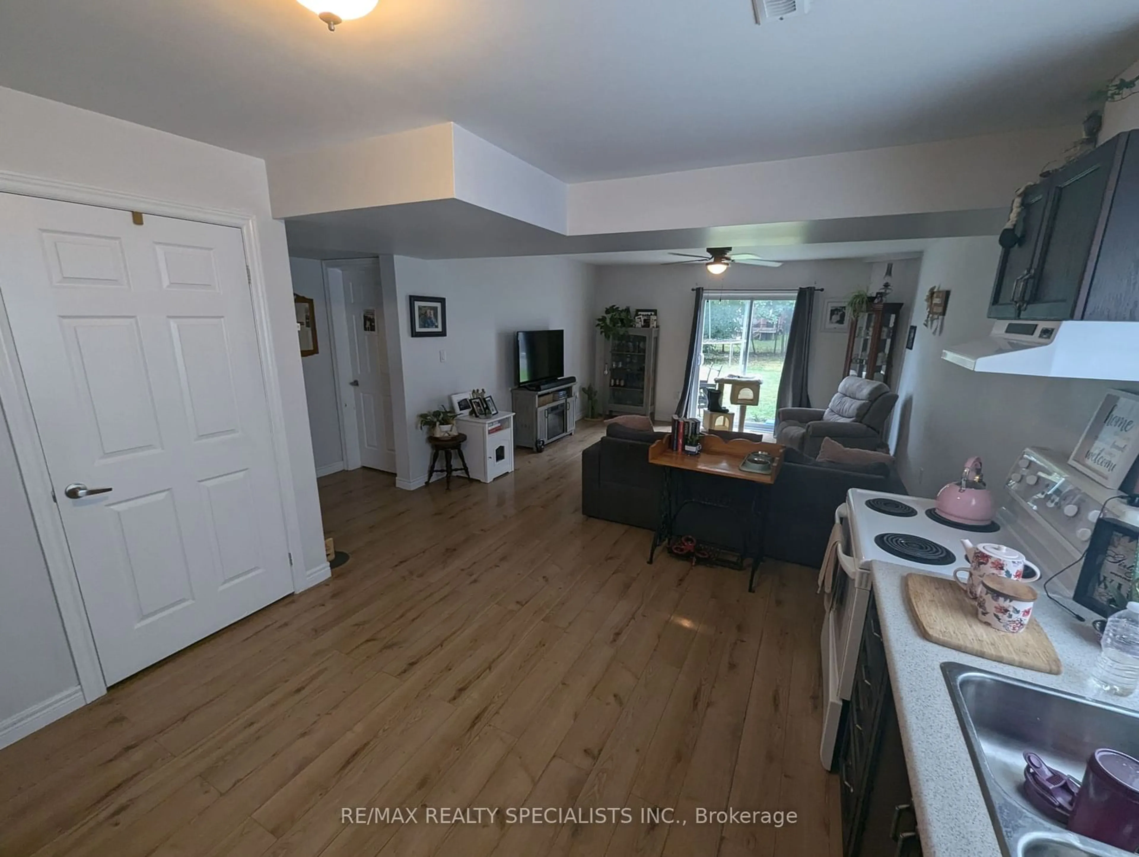 A pic of a room, wood floors for 78 Parkside Dr, Barrie Ontario L4N 1X1