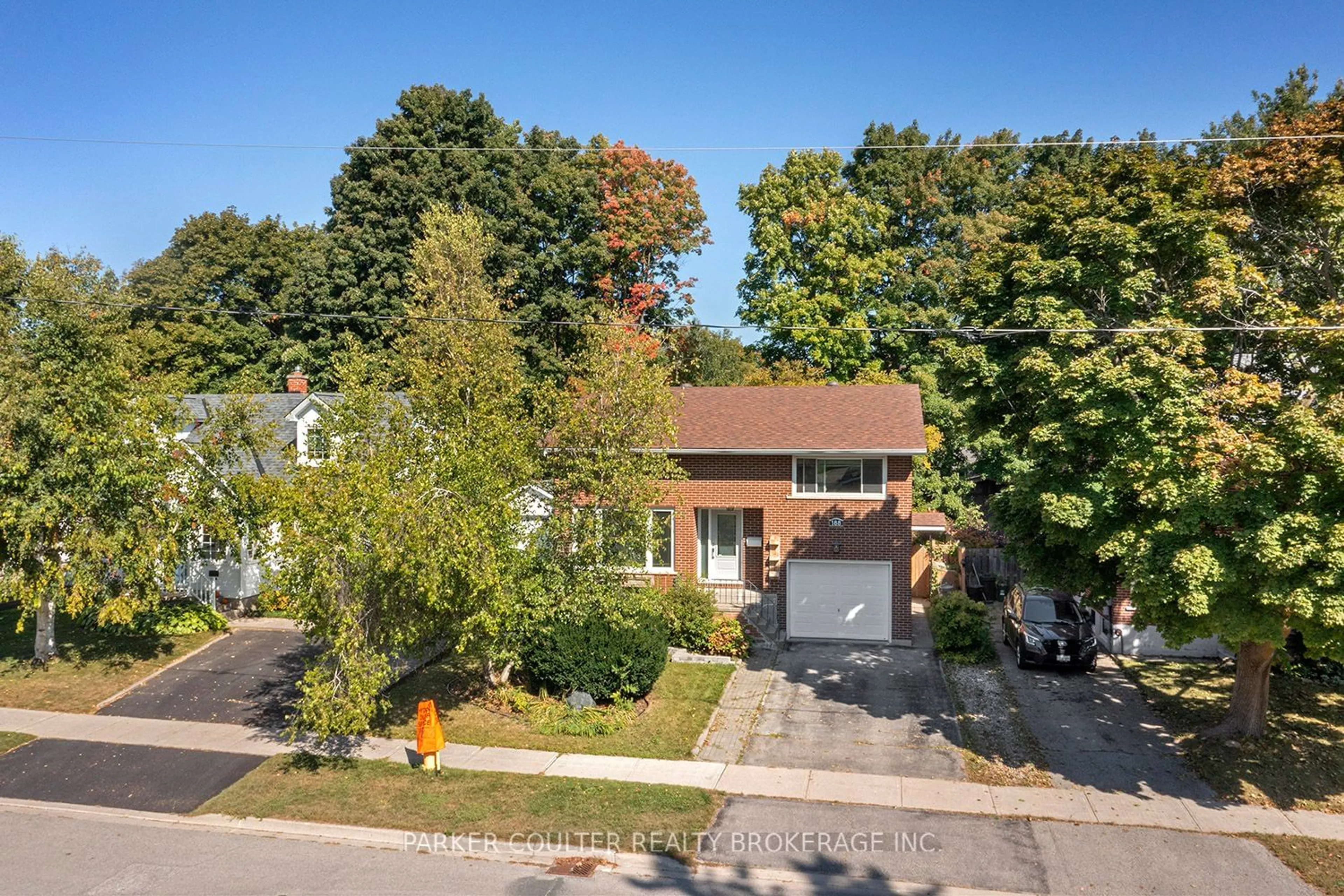 A pic from exterior of the house or condo, the street view for 188 Napier St, Barrie Ontario L4M 1W8