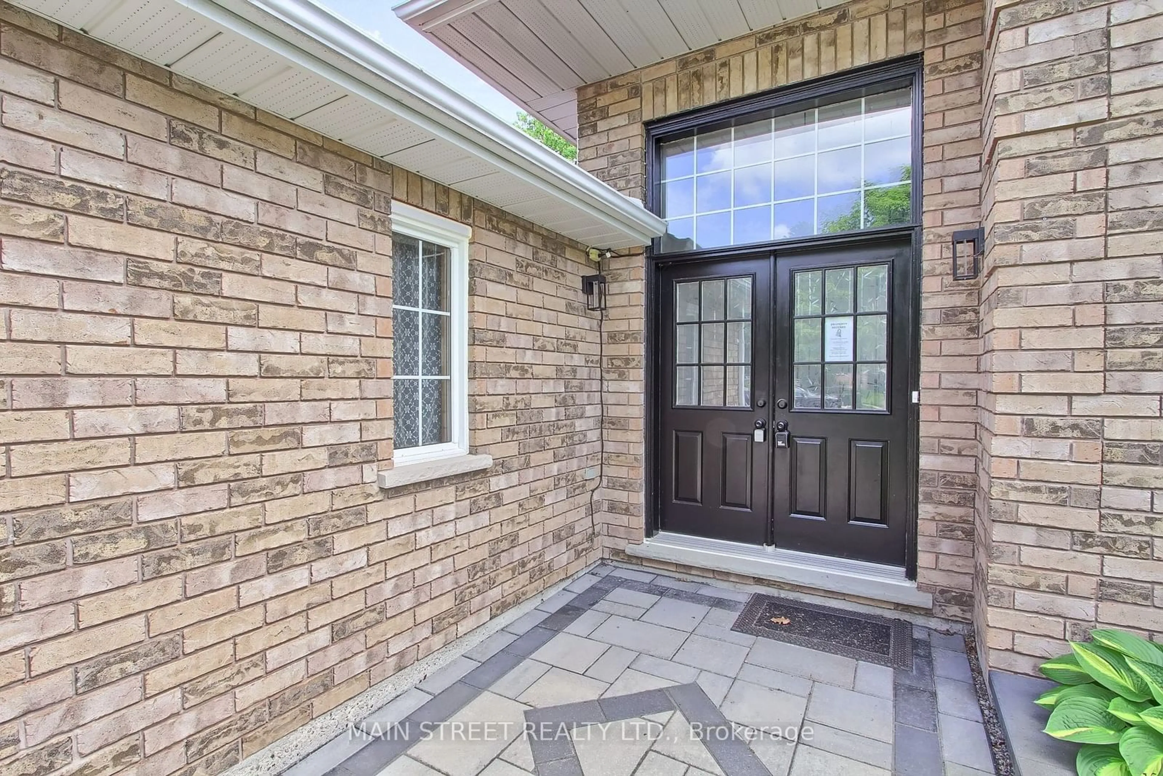 Indoor entryway for 128 Emms Dr, Barrie Ontario L4N 8H7