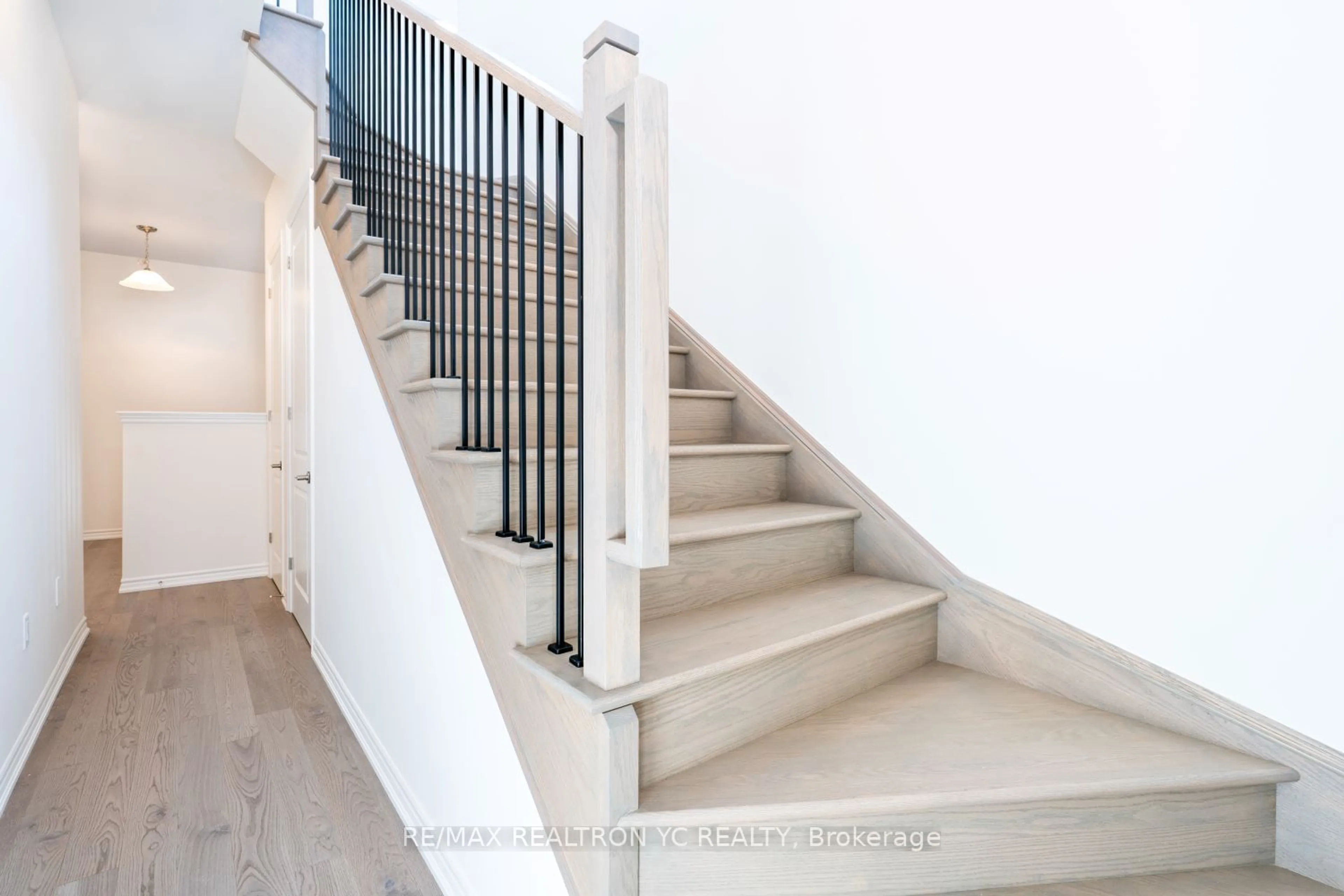 Stairs for 84 Shepherd Dr, Barrie Ontario L9S 2Z4