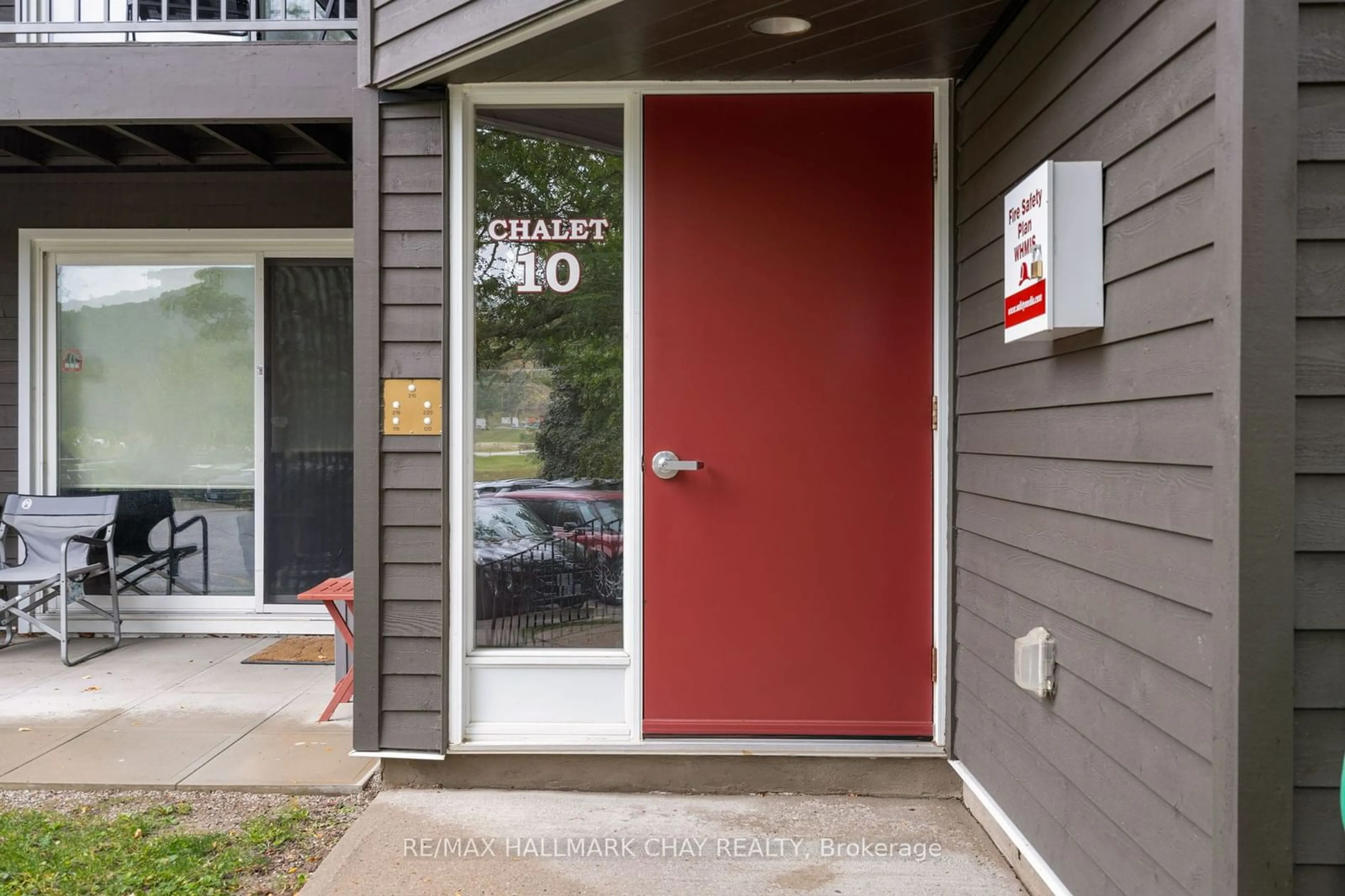 Indoor entryway, cement floor for 1102 Horseshoe Valley Rd #220, Oro-Medonte Ontario L4M 4Y8