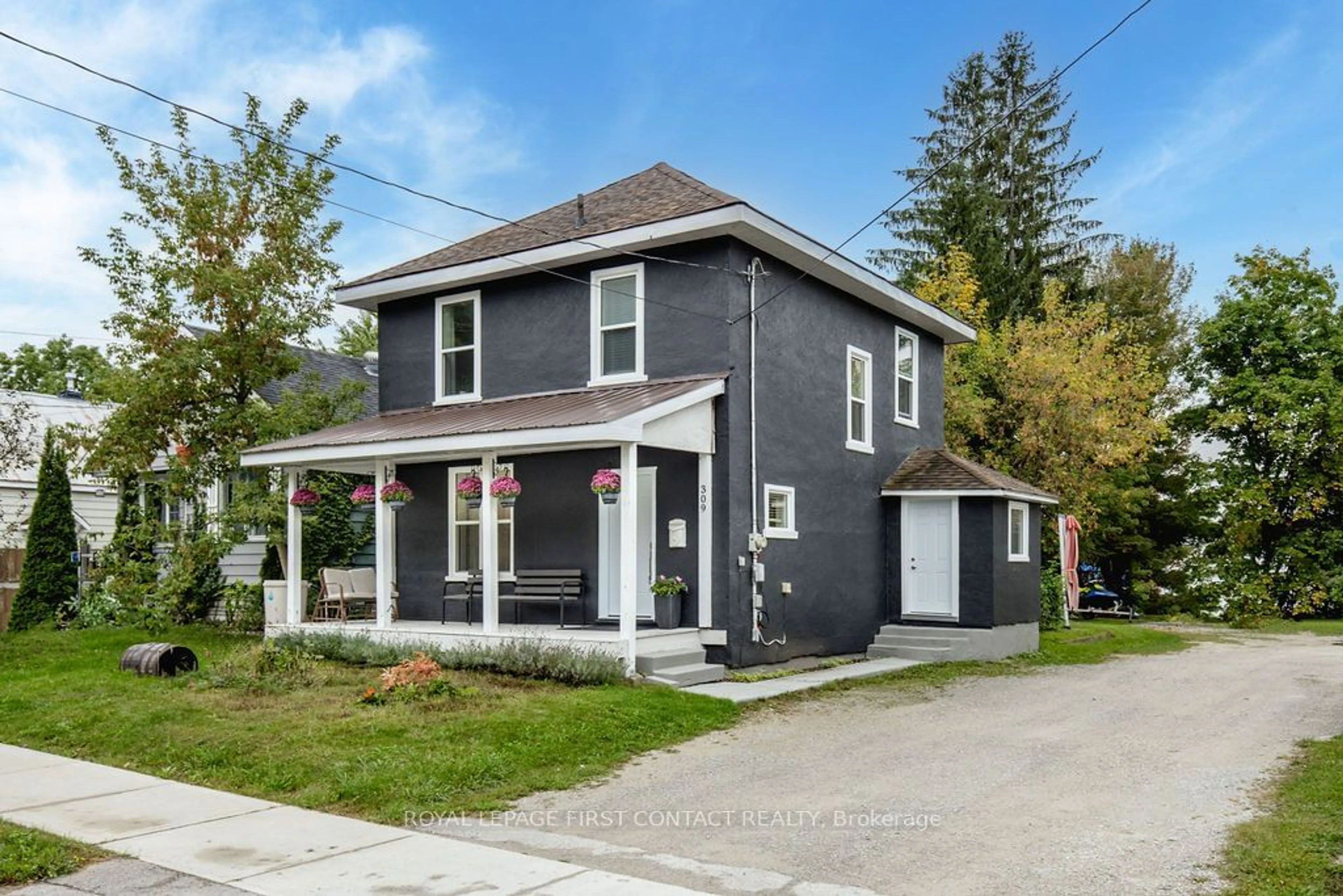 Frontside or backside of a home for 309 Gill St, Orillia Ontario L3V 4K3