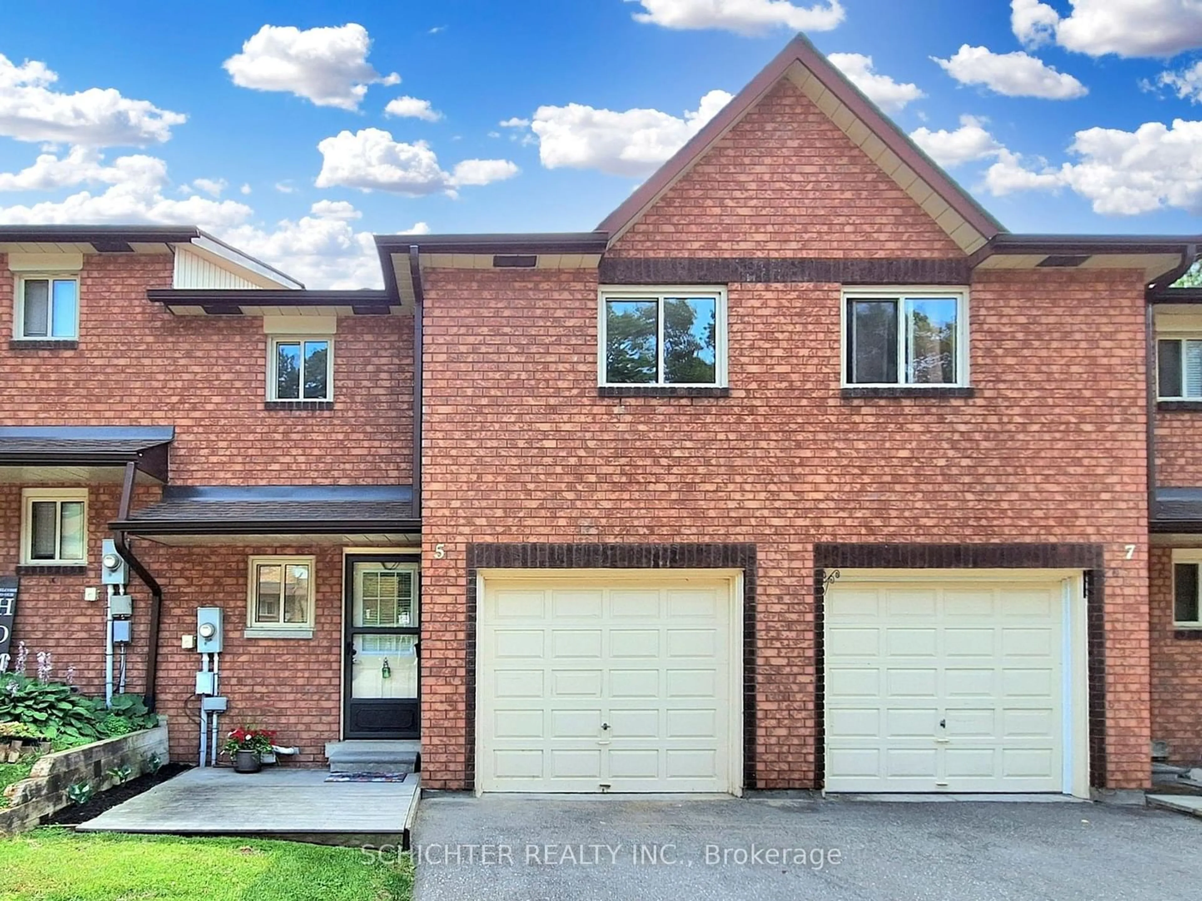 Home with brick exterior material for 5 Shadowood Rd #108, Barrie Ontario L4N 7K5