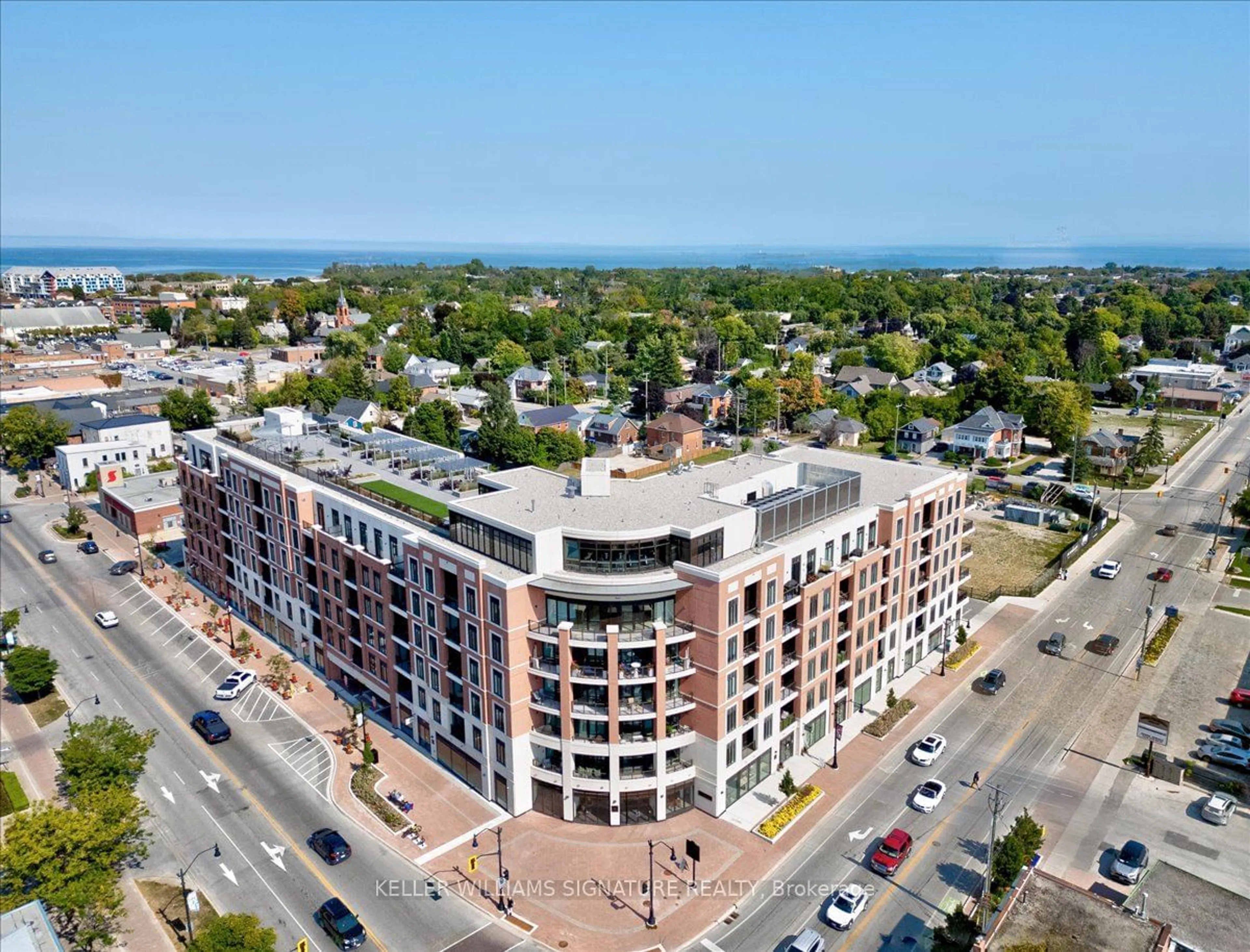 A pic from outside/outdoor area/front of a property/back of a property/a pic from drone, city buildings view from balcony for 1 Hume St #216, Collingwood Ontario L9Y 0X3