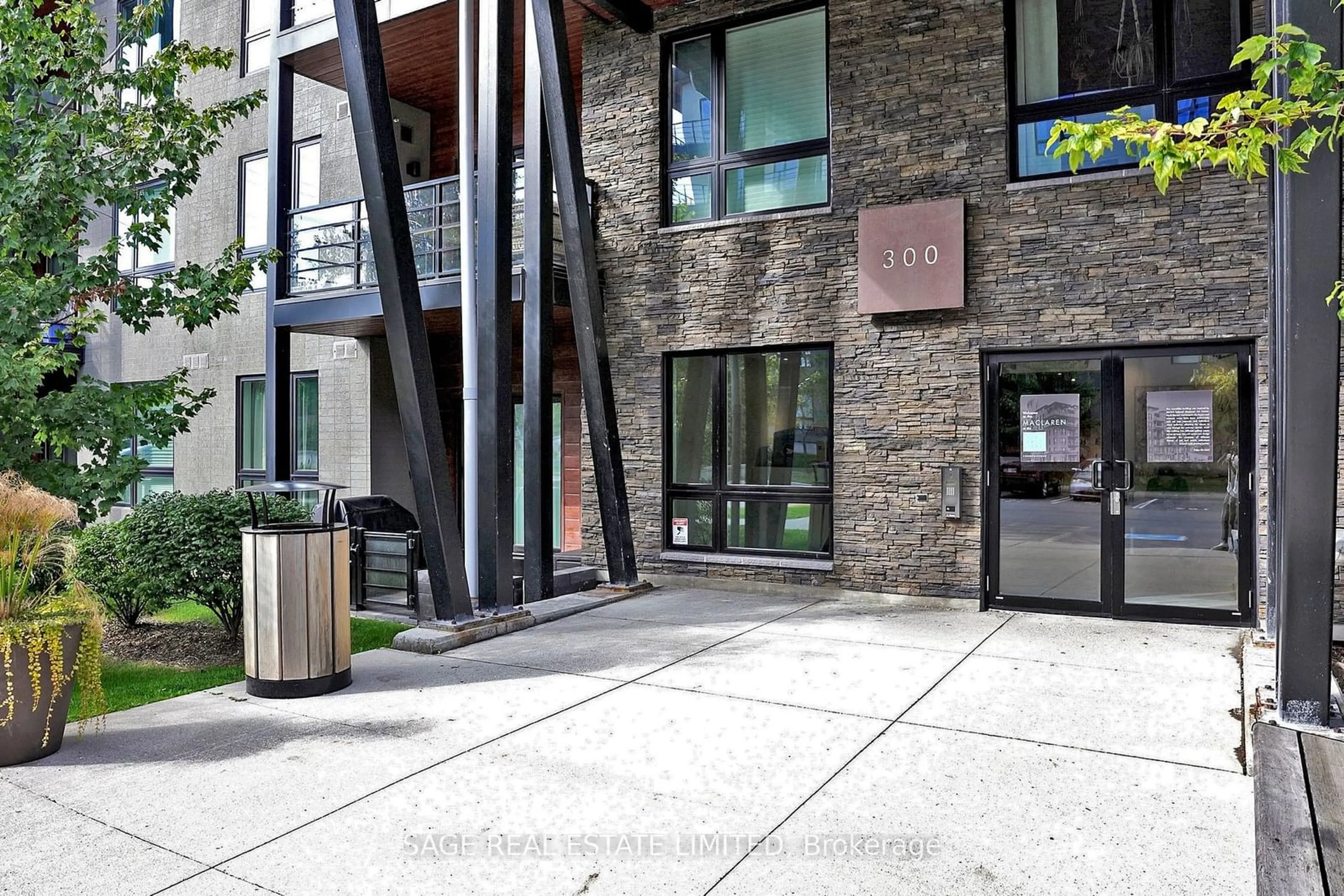 Indoor foyer, cement floor for 300 Essa Rd #310, Barrie Ontario L9J 0B9