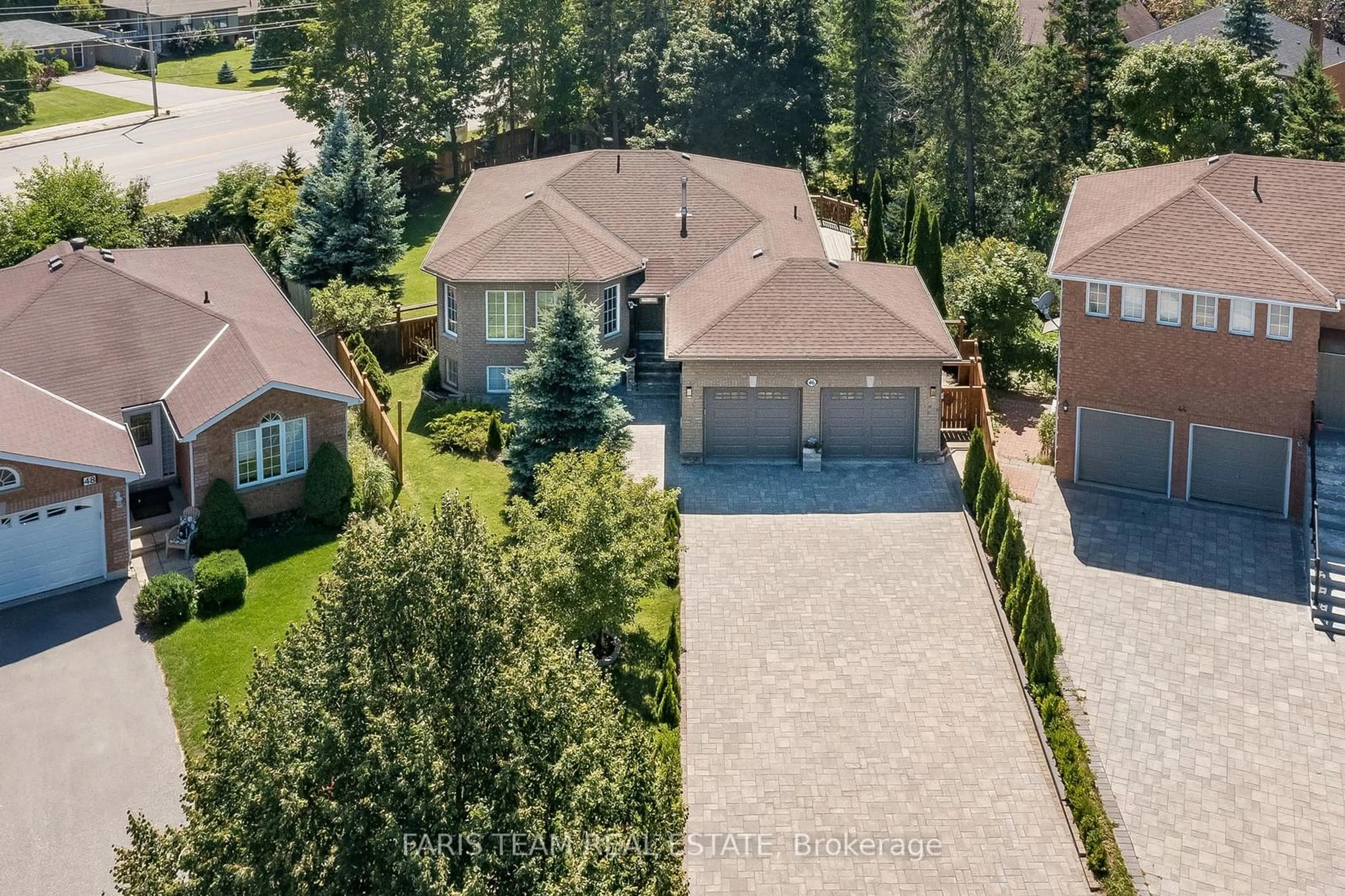 Frontside or backside of a home, the street view for 46 Kell Pl, Barrie Ontario L4N 9K5