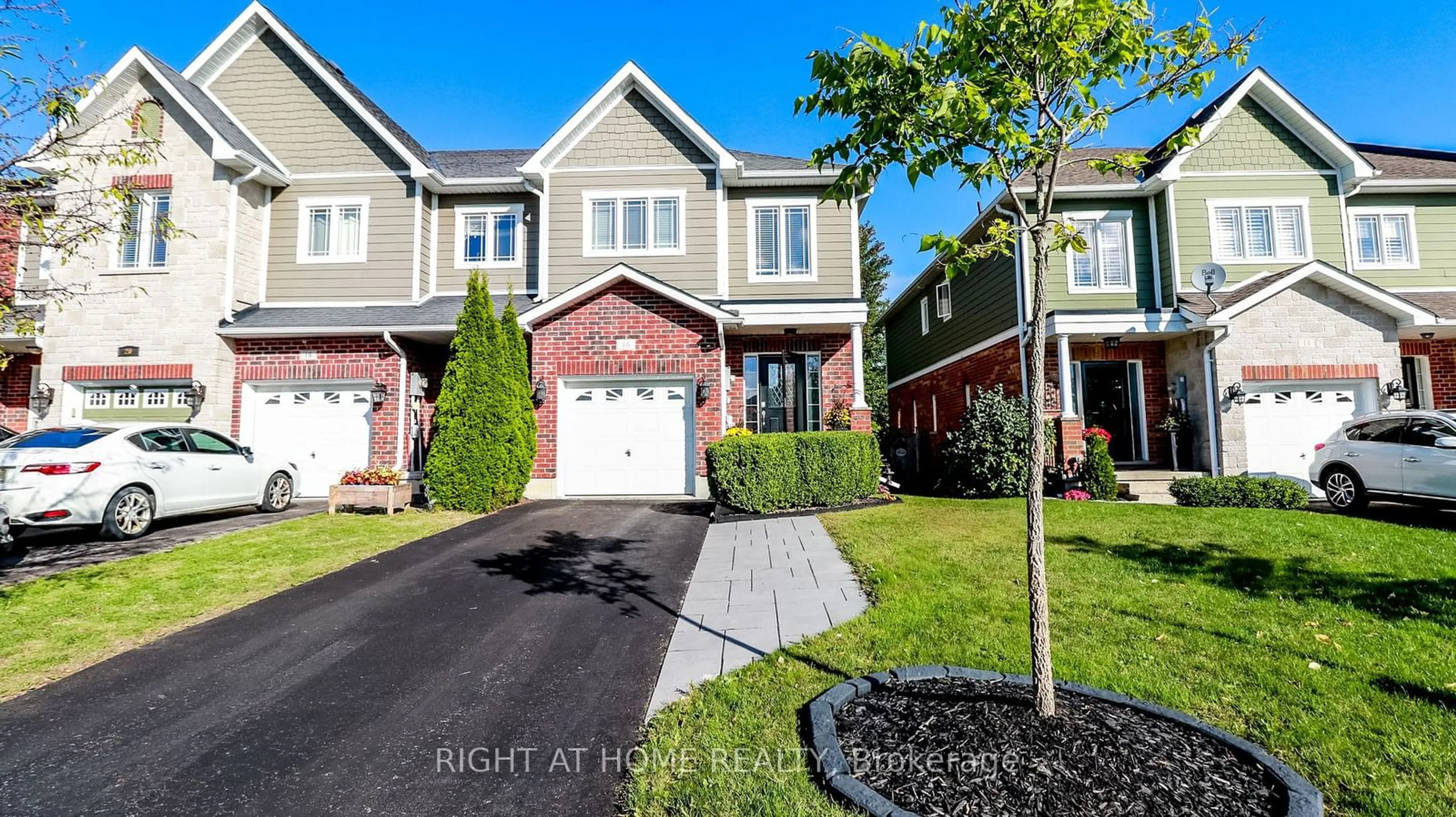 A pic from exterior of the house or condo, the street view for 16 Claudio Cres, Barrie Ontario L4N 6L5