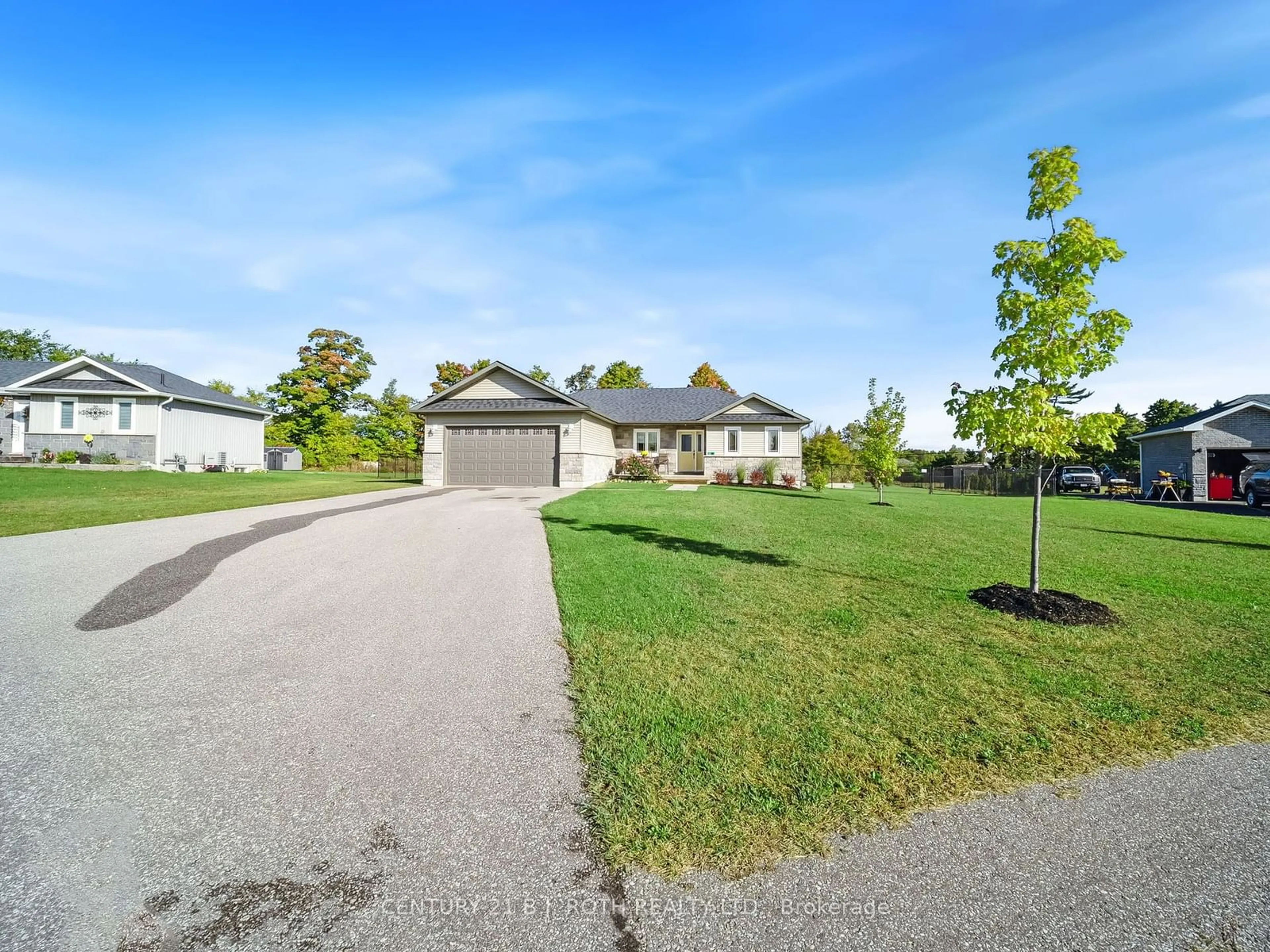 Frontside or backside of a home, the street view for 35 Grace Cres, Oro-Medonte Ontario L3V 8N6