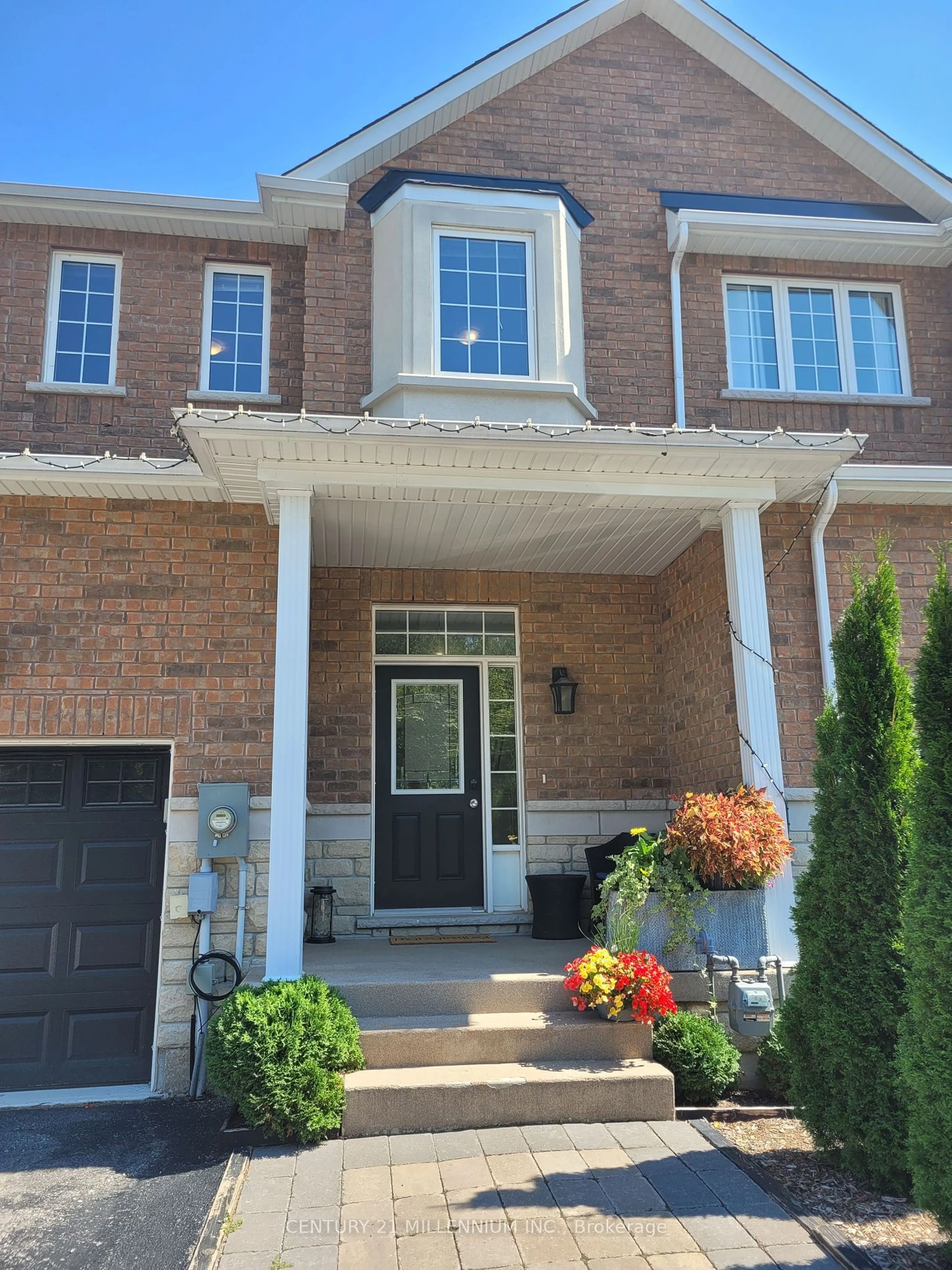 Home with brick exterior material for 11 Farwell Ave, Wasaga Beach Ontario L9Z 0H3