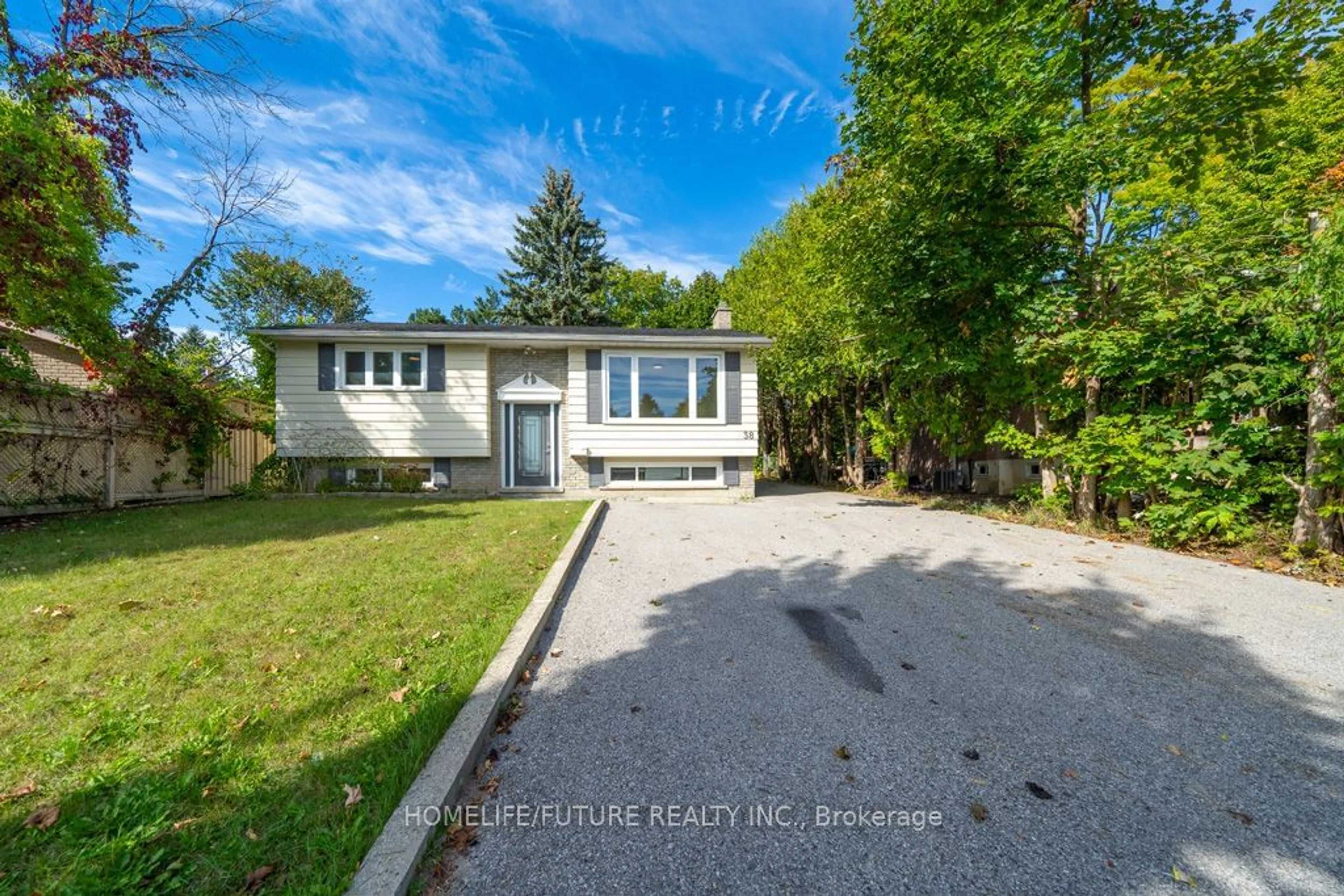 Frontside or backside of a home for 38 Bernick Dr, Barrie Ontario L4M 2V5