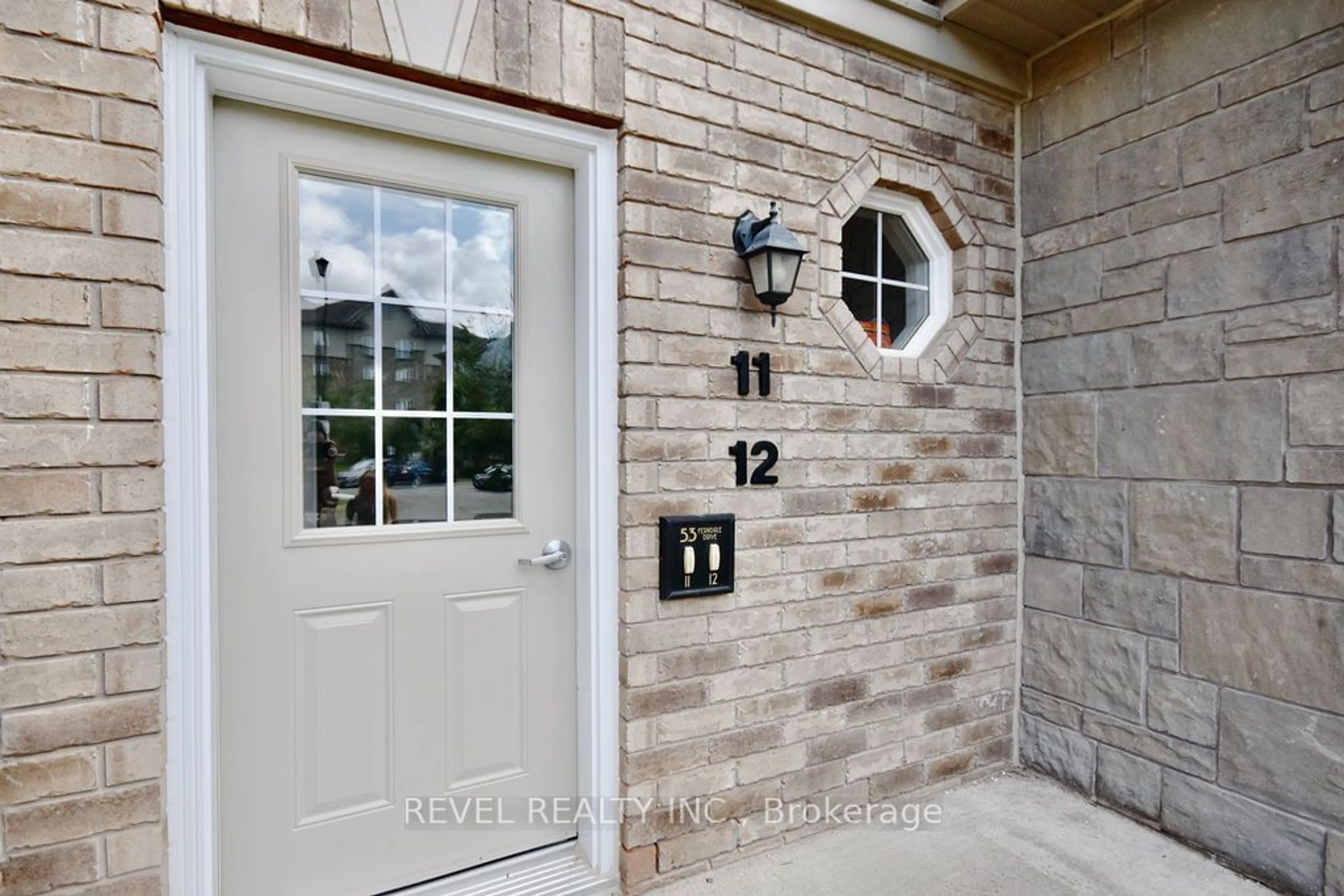 Indoor entryway, ceramic floors for 53 Ferndale Dr #11, Barrie Ontario L4N 5W9