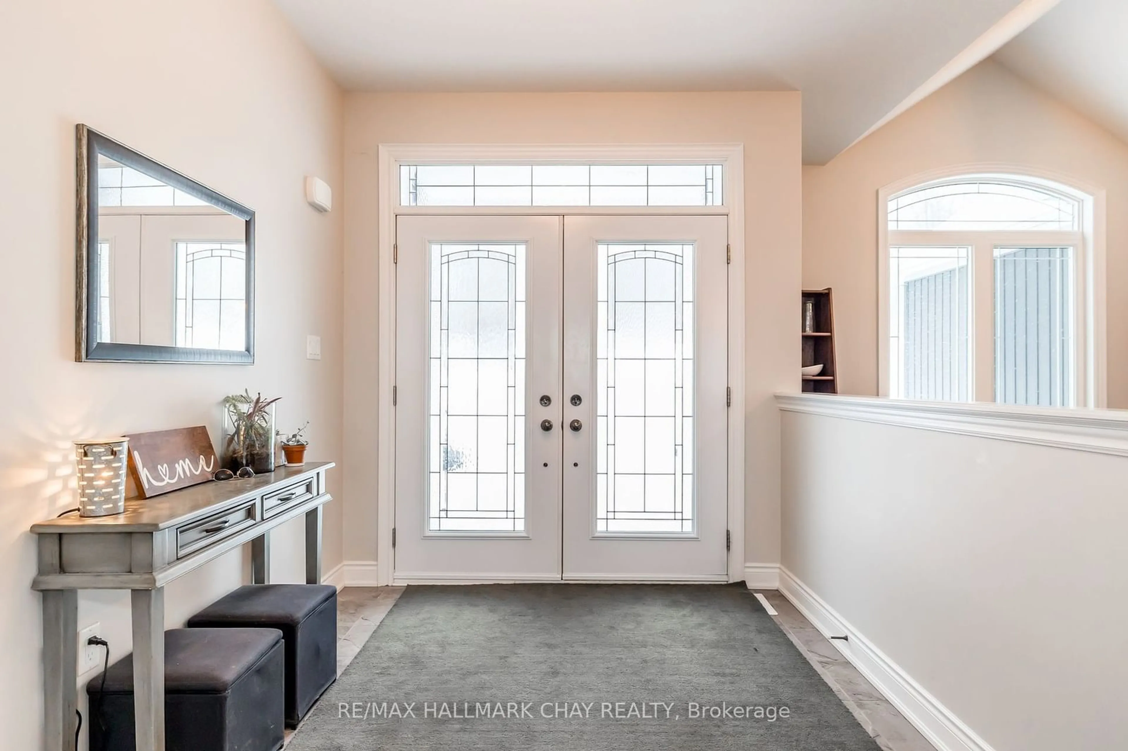 Indoor entryway, wood floors for 1753 Glen Echo Rdge, Severn Ontario L0K 2C0