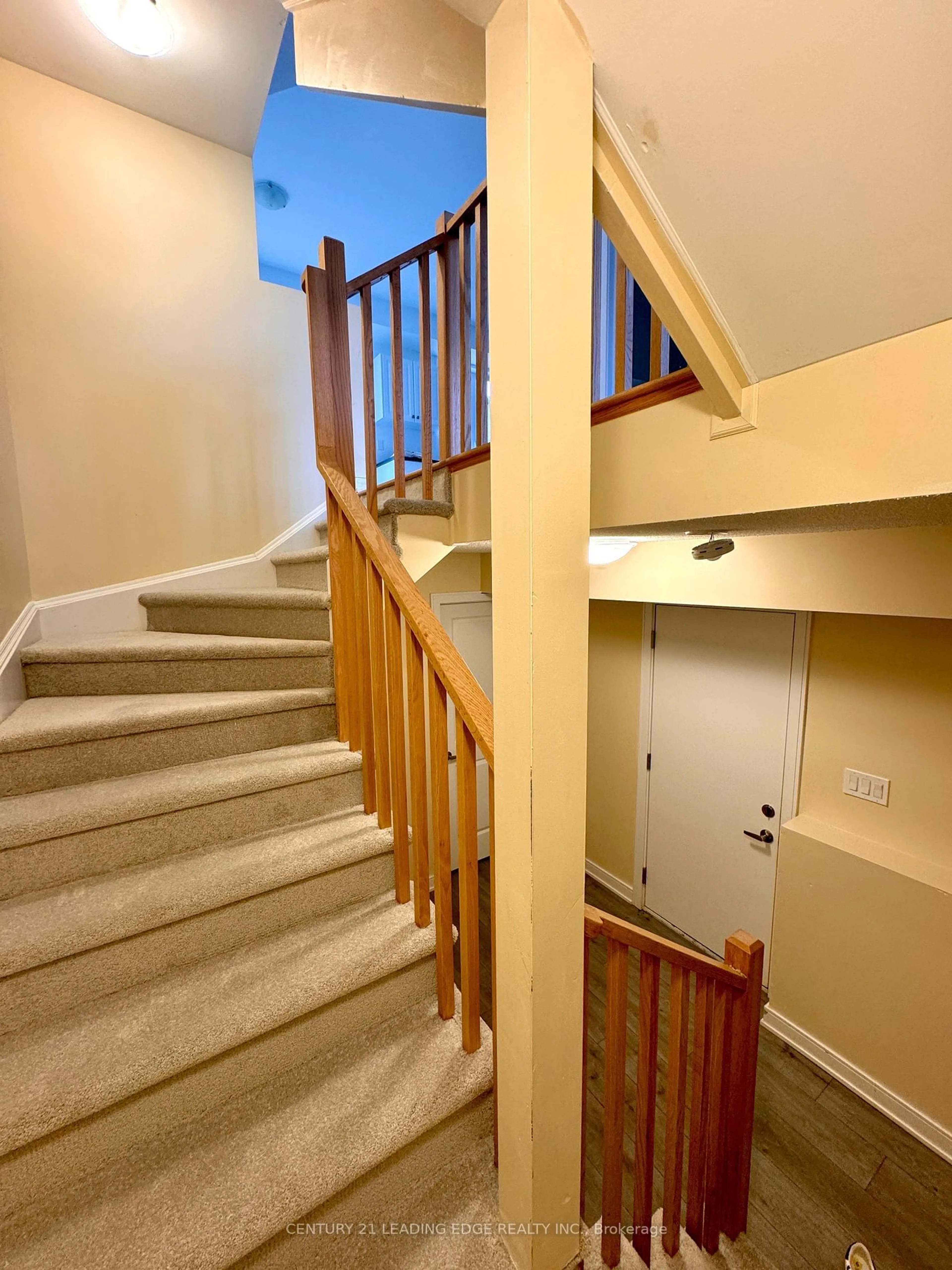 Stairs for 129 Blue Forest Cres, Barrie Ontario L4M 7J6