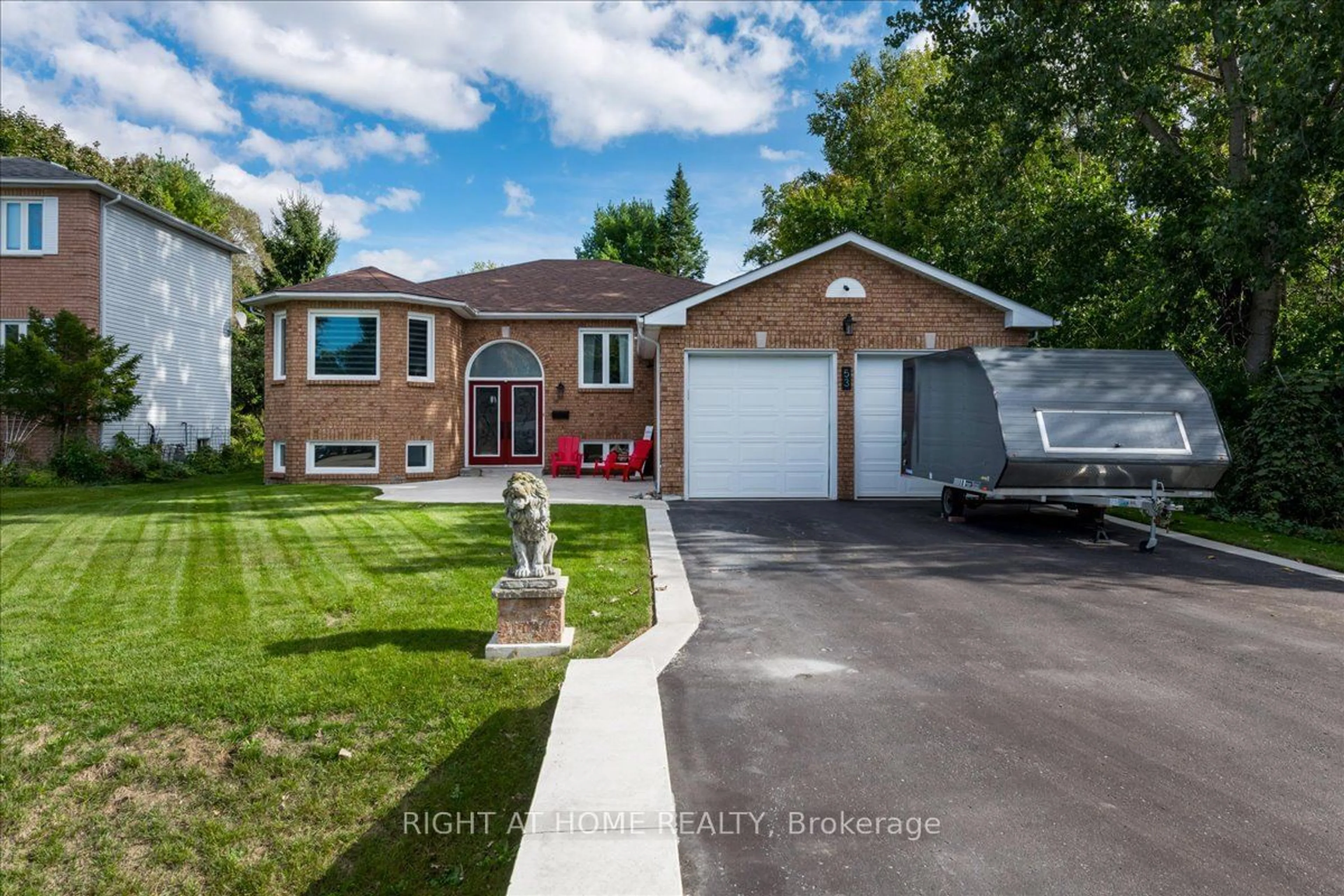 Frontside or backside of a home for 53 Royal Beech Dr, Wasaga Beach Ontario L9Z 1H3