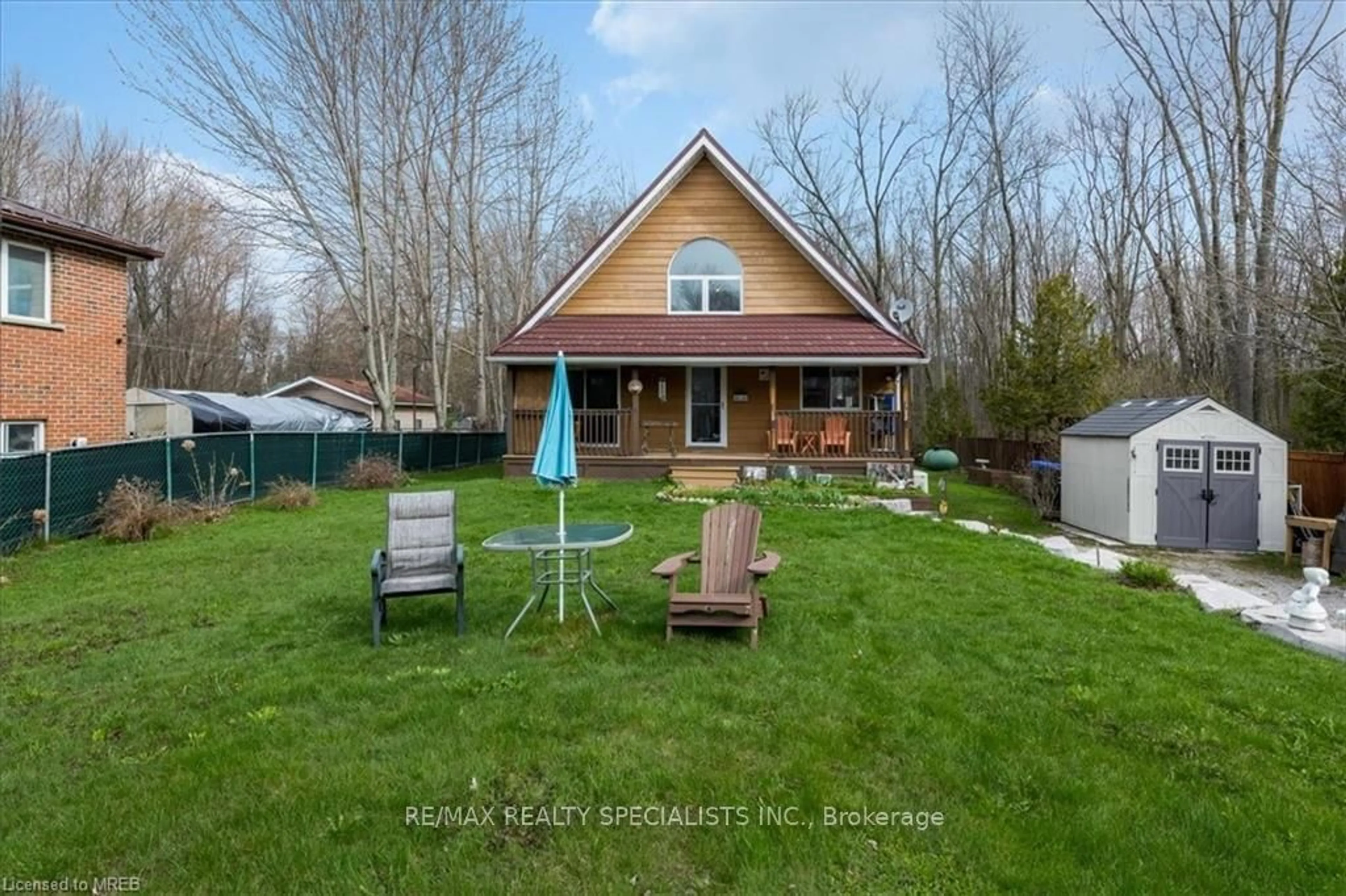 A pic from outside/outdoor area/front of a property/back of a property/a pic from drone, water/lake/river/ocean view for 4264 Lakeview Dr, Ramara Ontario L3V 0S2
