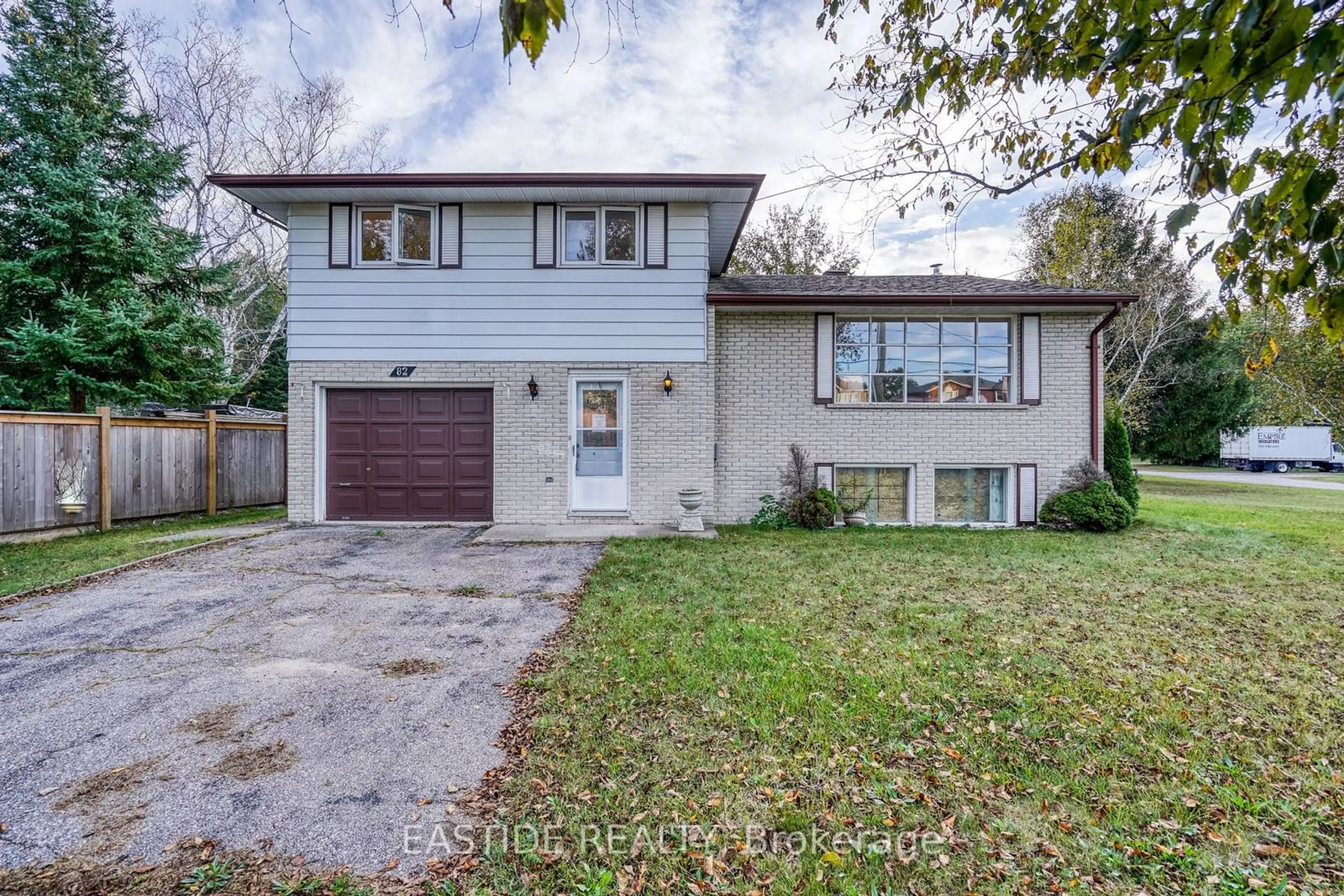 Frontside or backside of a home, the street view for 82 Miller Dr, Barrie Ontario L4N 9X3