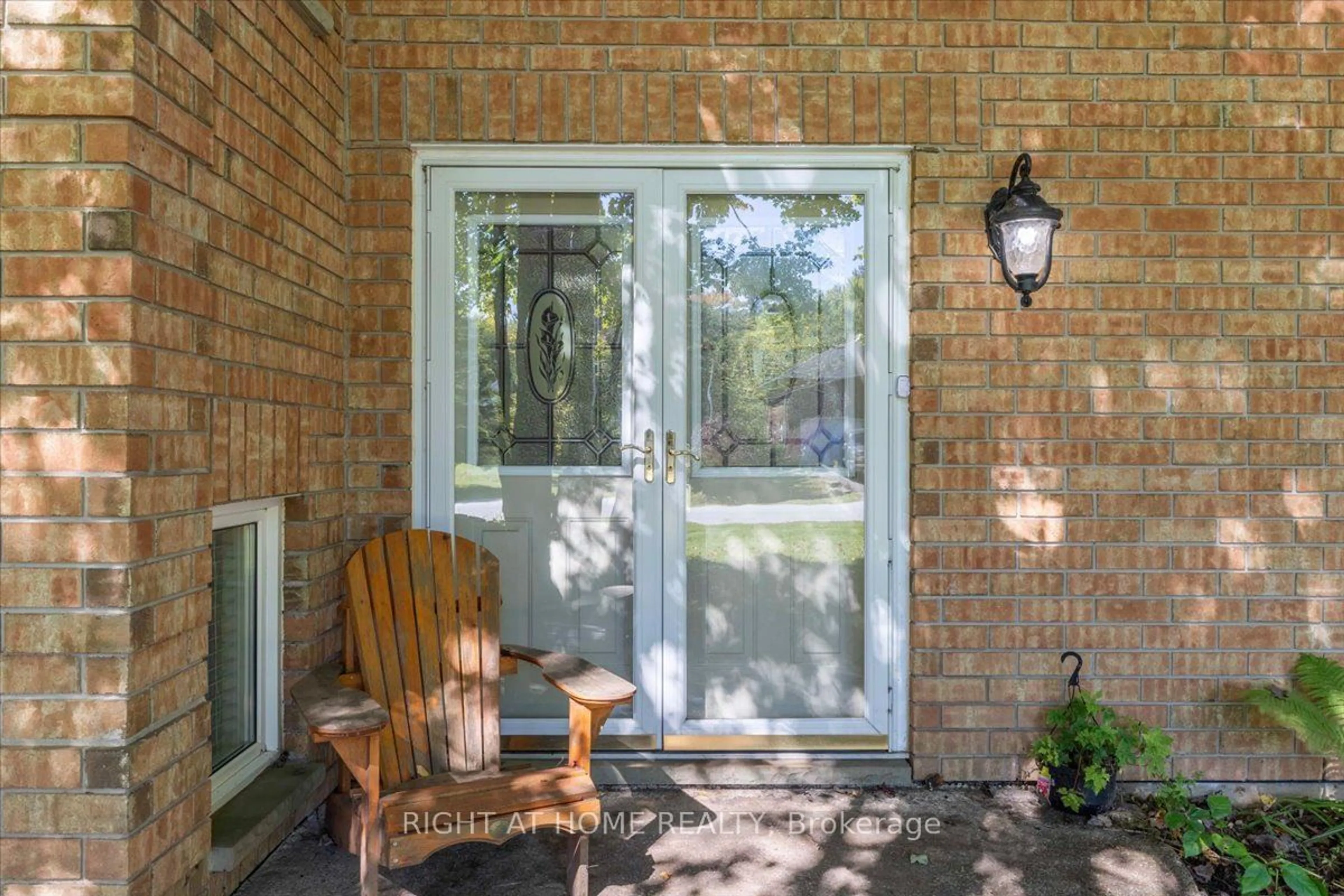 Indoor entryway, wood floors for 38 Lamers Rd, Clearview Ontario L0M 1N0