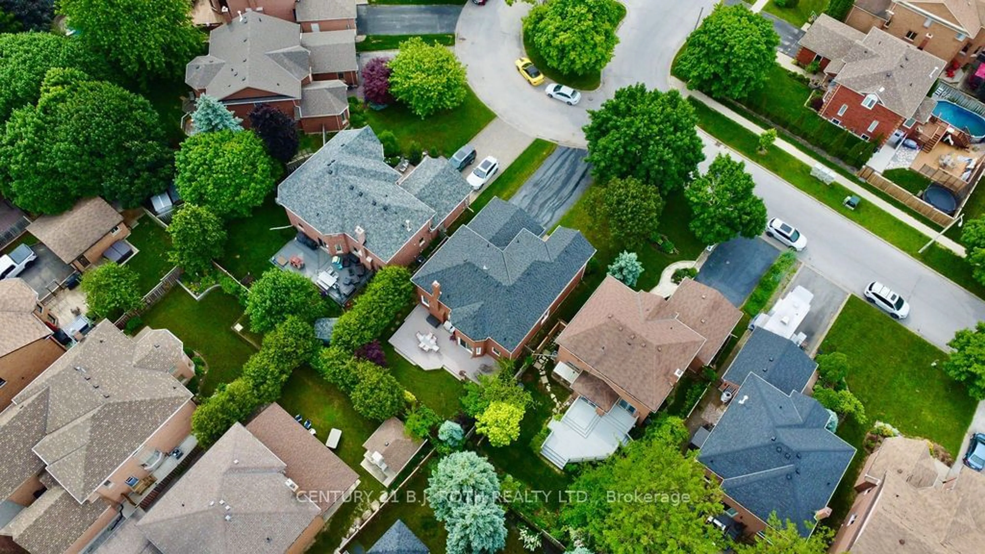 Frontside or backside of a home, the street view for 58 Brushwood Cres, Barrie Ontario L4N 7G6