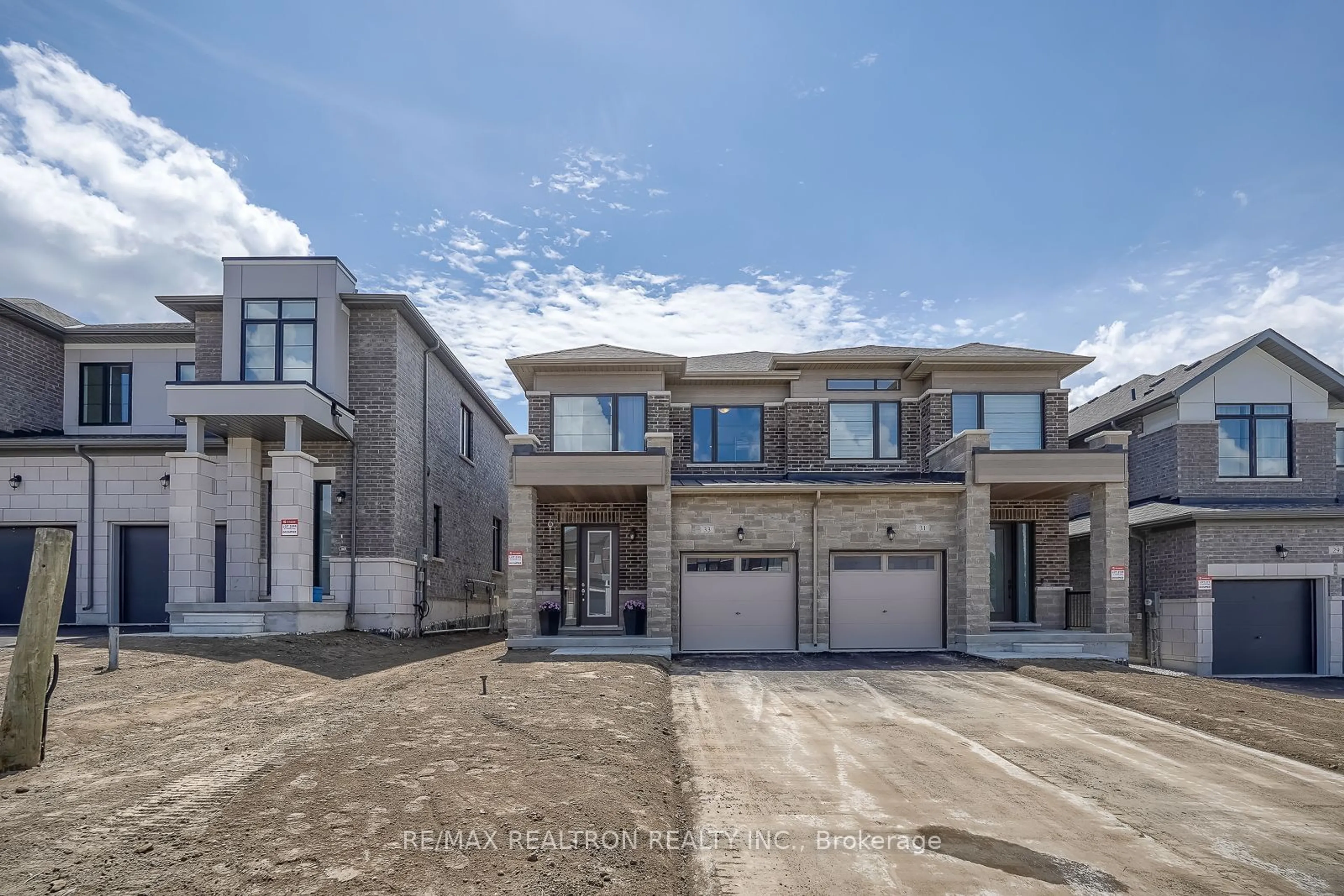 A pic from exterior of the house or condo, the street view for 33 Daffodil Rd, Springwater Ontario L9X 3E3