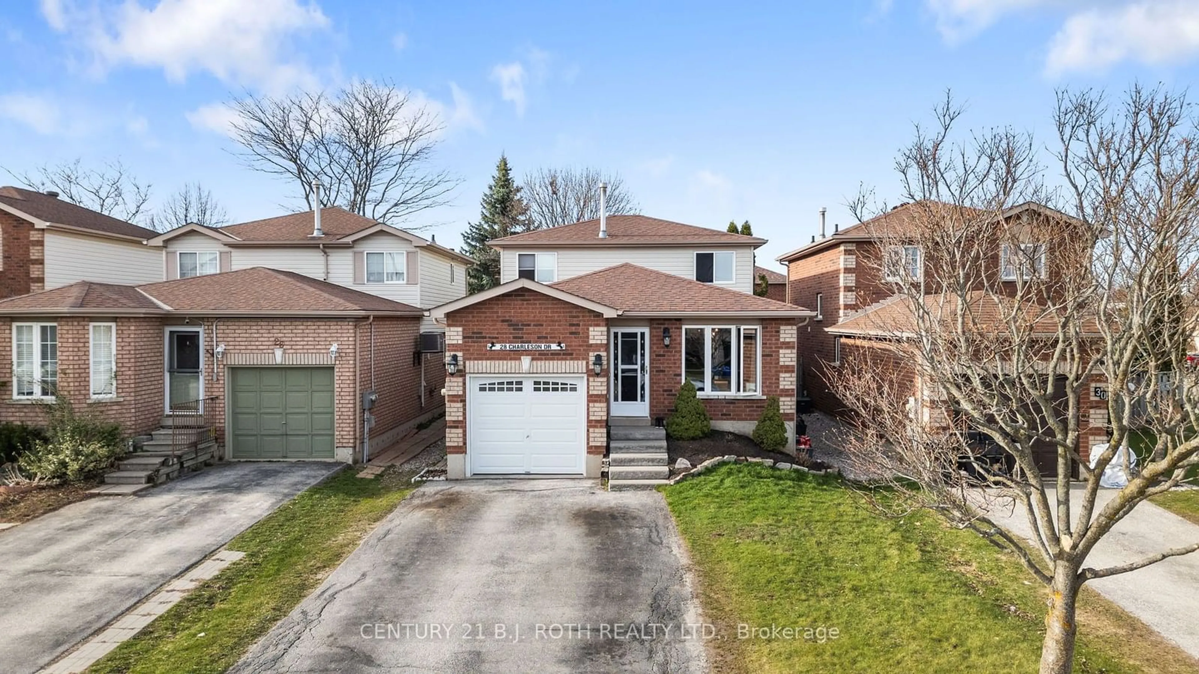 Frontside or backside of a home for 28 CHARLESON Dr, Barrie Ontario L4N 8N7