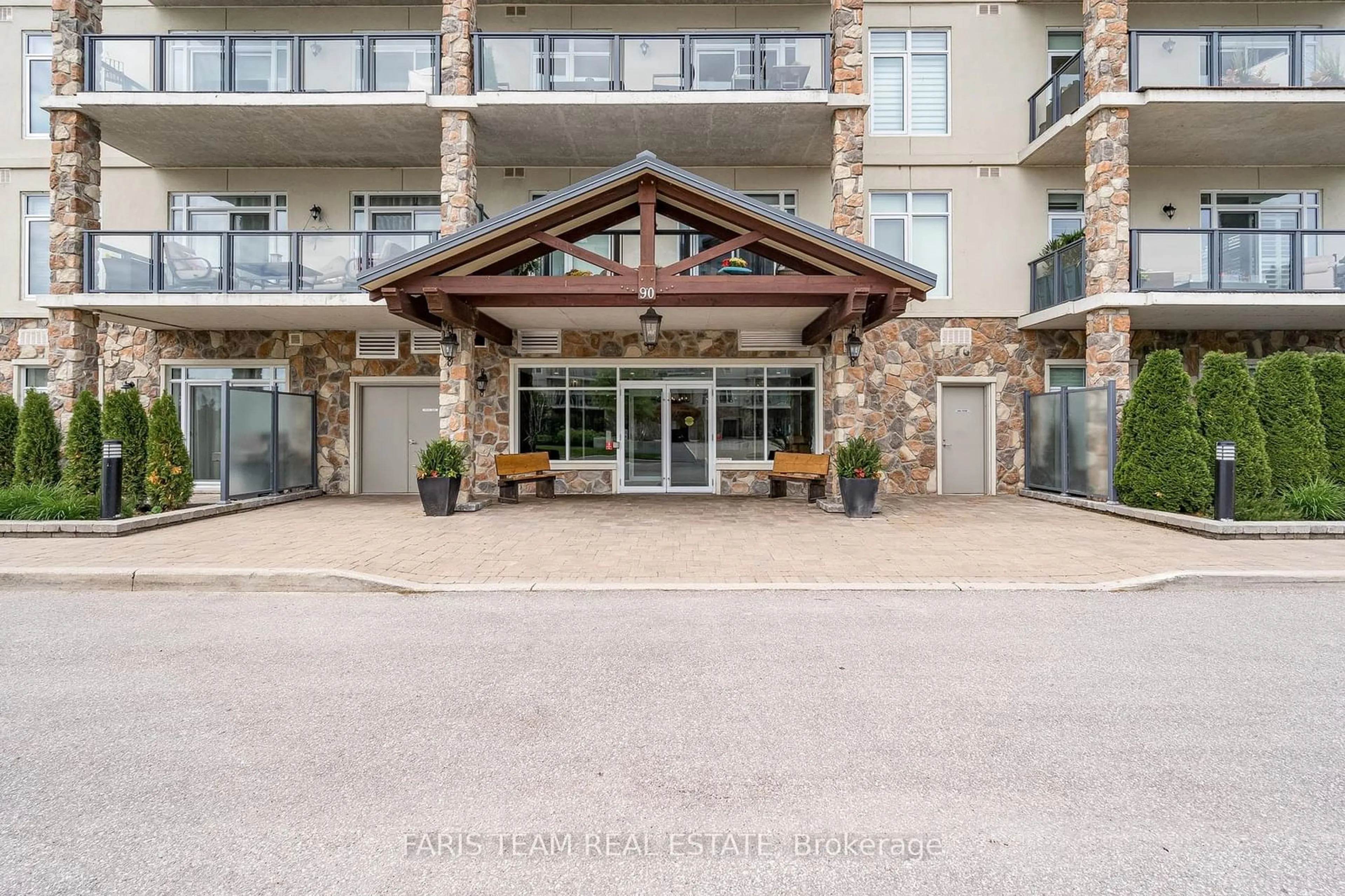 Indoor foyer for 90 Orchard Point Rd #109, Orillia Ontario L3V 1C6