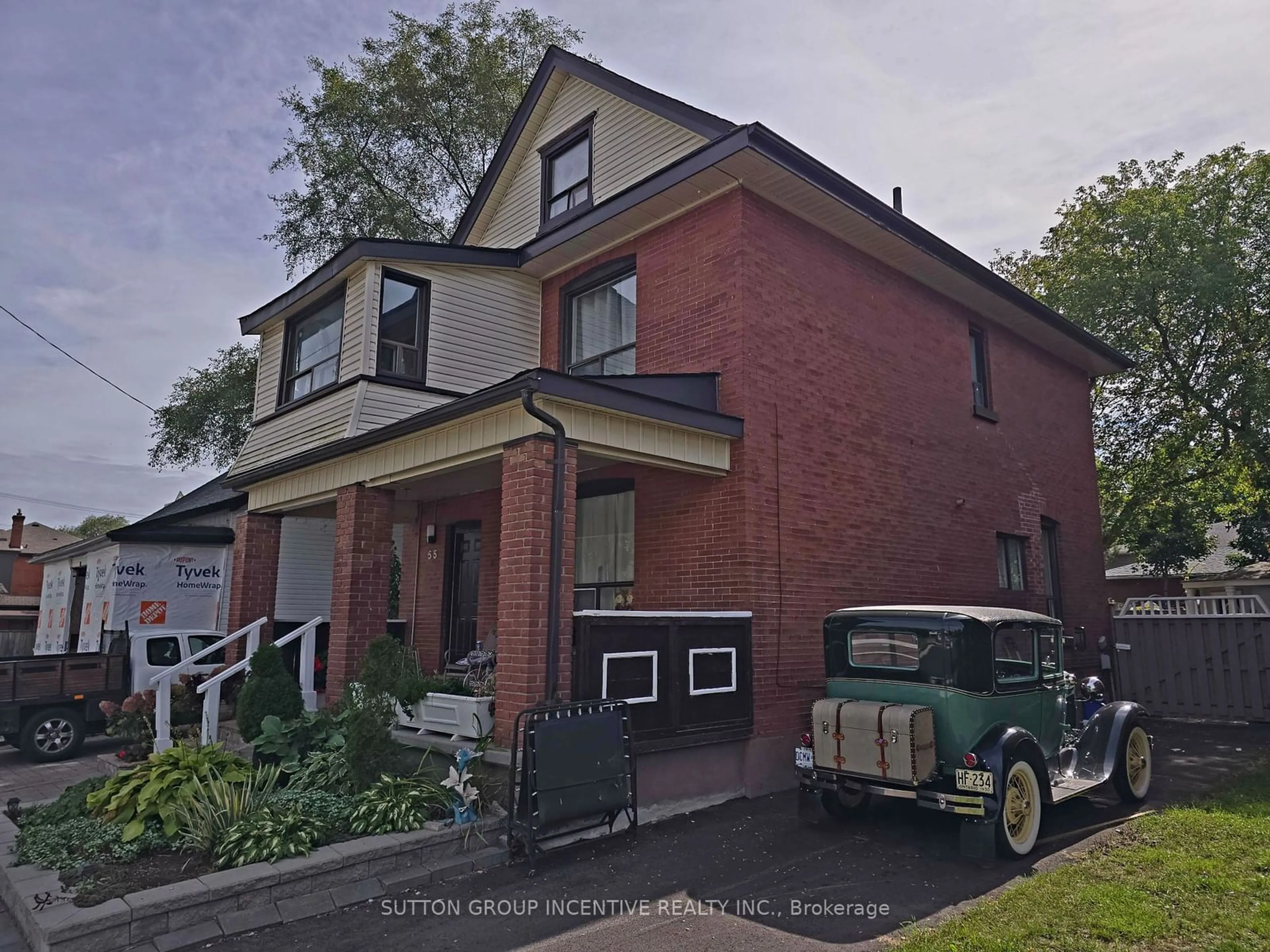 A pic from exterior of the house or condo for 55 John St, Barrie Ontario L4N 2K2