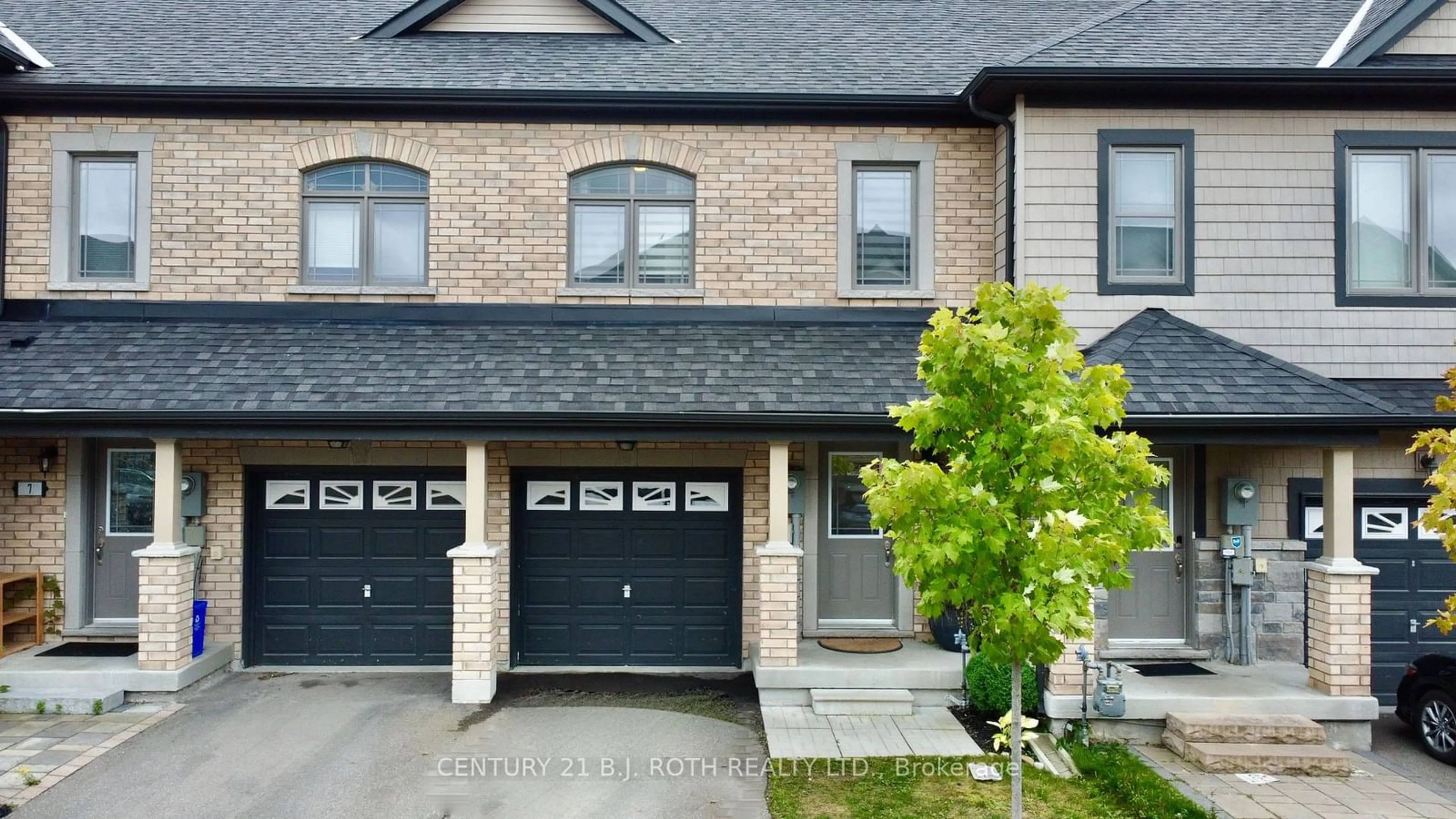 Home with brick exterior material for 9 Deneb St, Barrie Ontario L4M 0K6